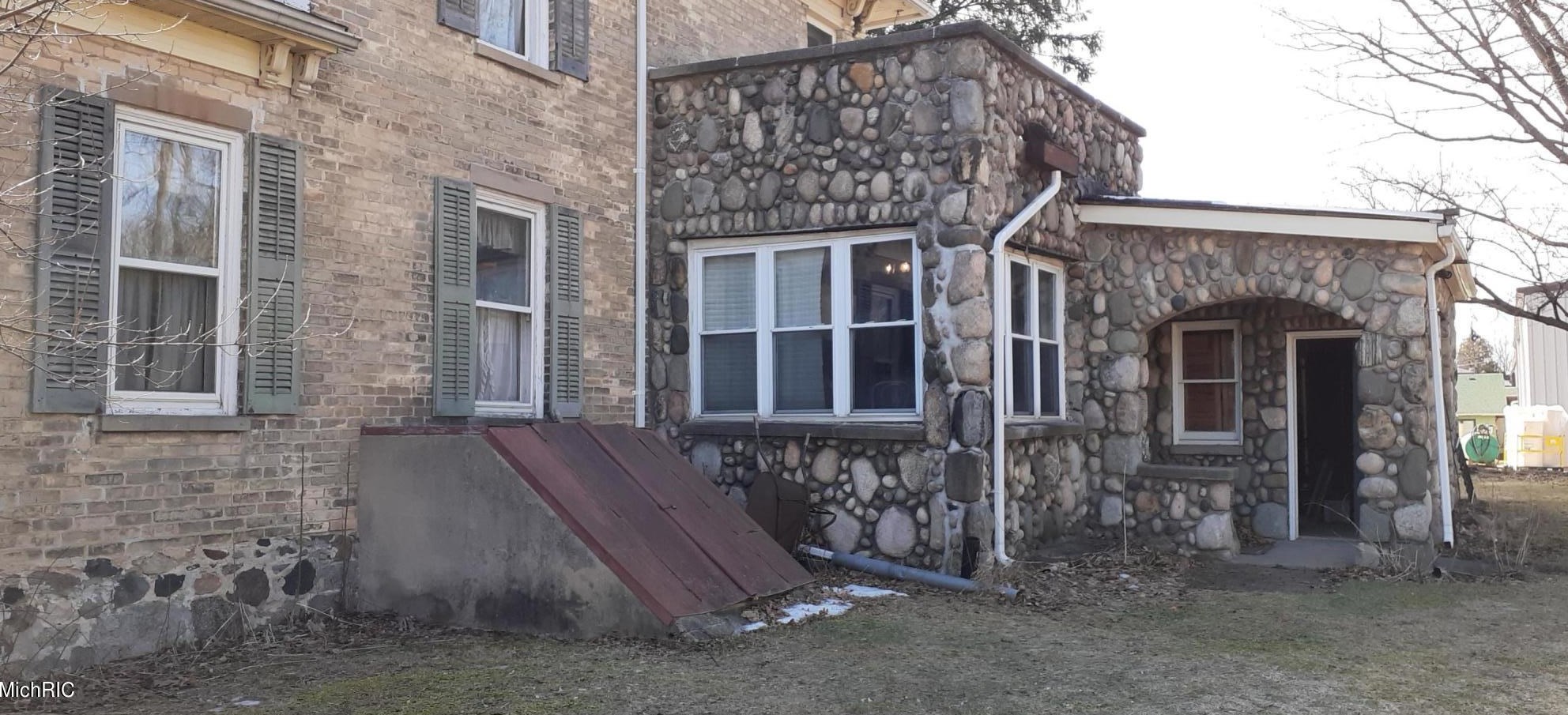 202 Main St, Stanton MI  48888-9690 exterior