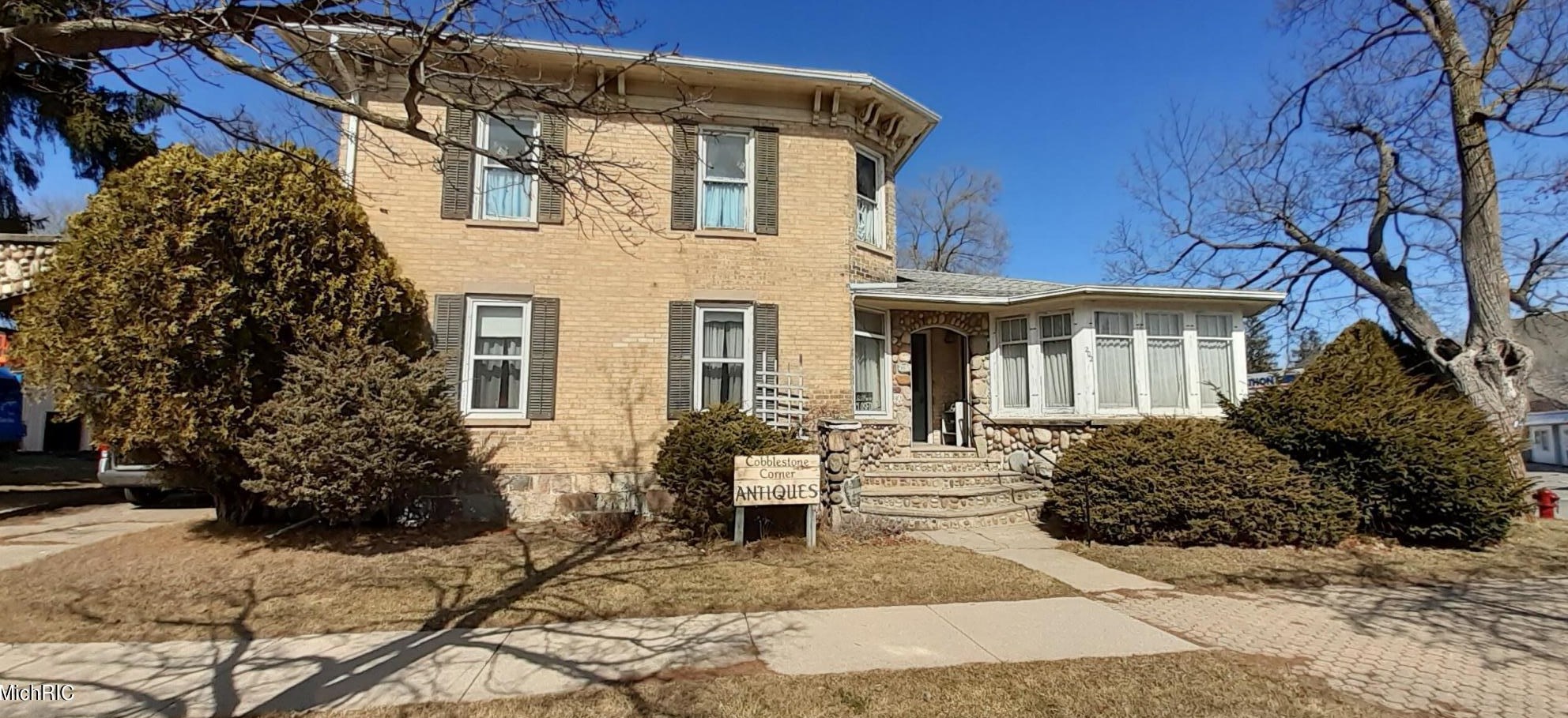 202 Main St, Stanton, MI 48888-9690