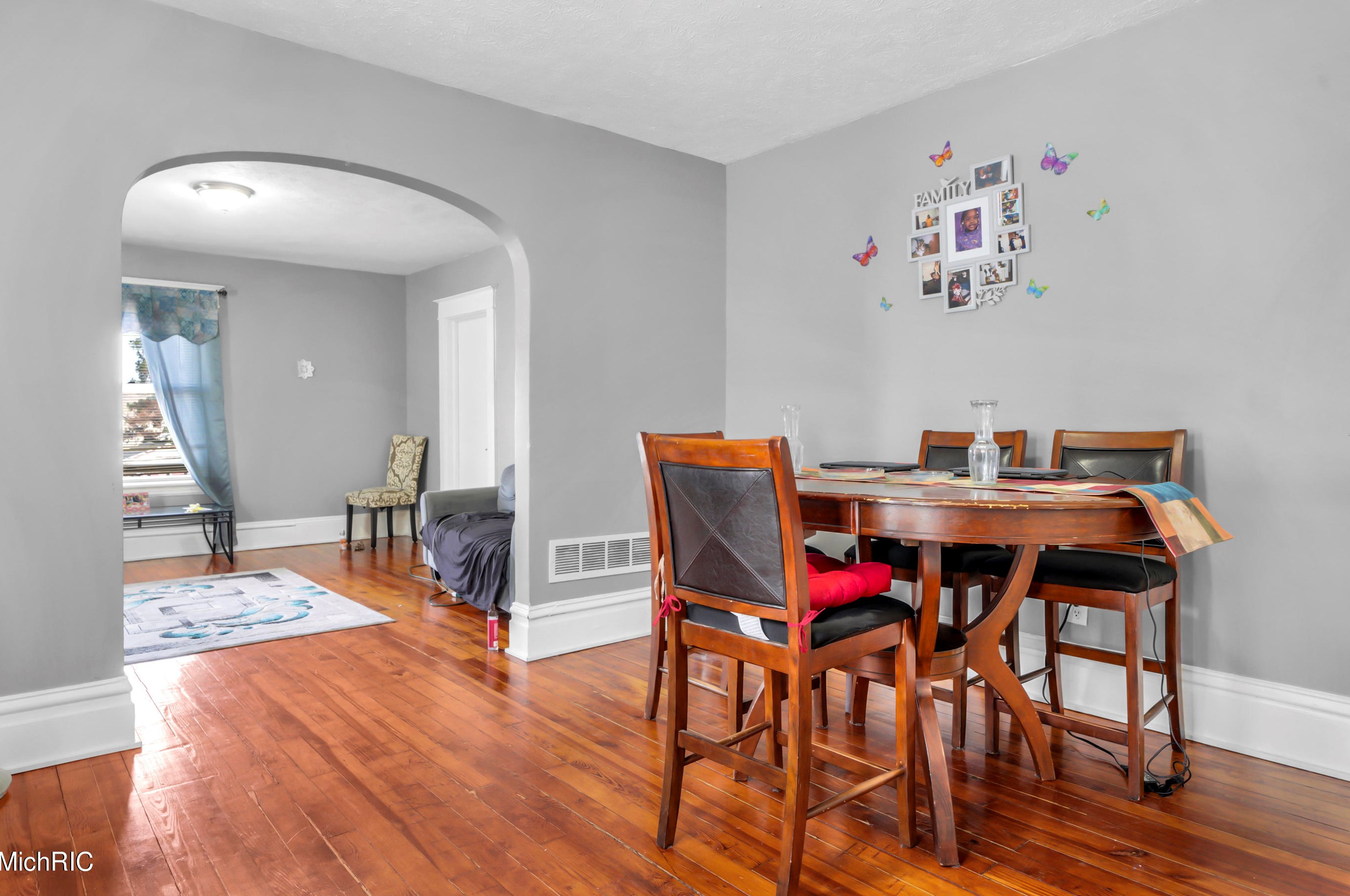 616 Liberty St, Grand Rapids MI 49503-8067 exterior