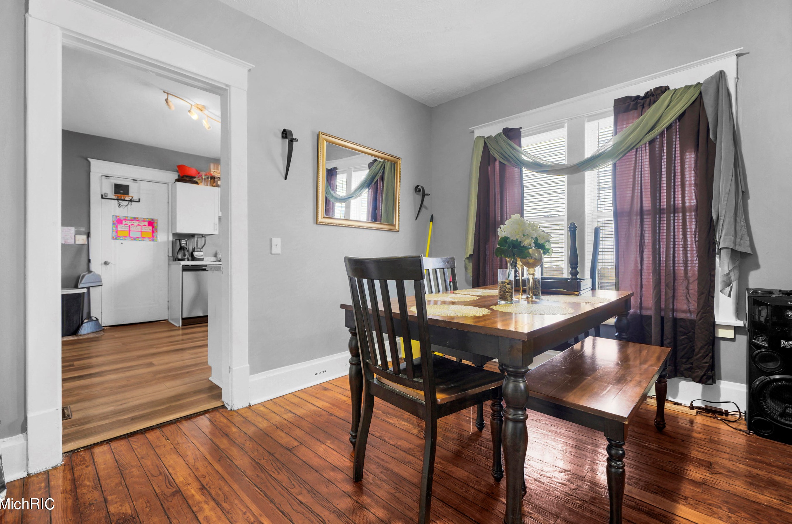 616 Liberty St, Grand Rapids MI 49503-8067 exterior