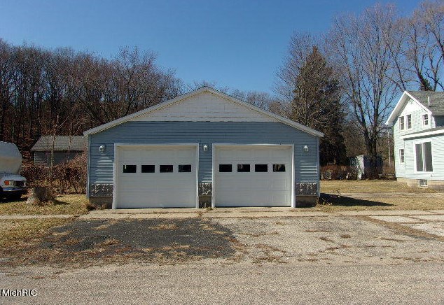 575 Mee St, Stronach, MI 49660-9330