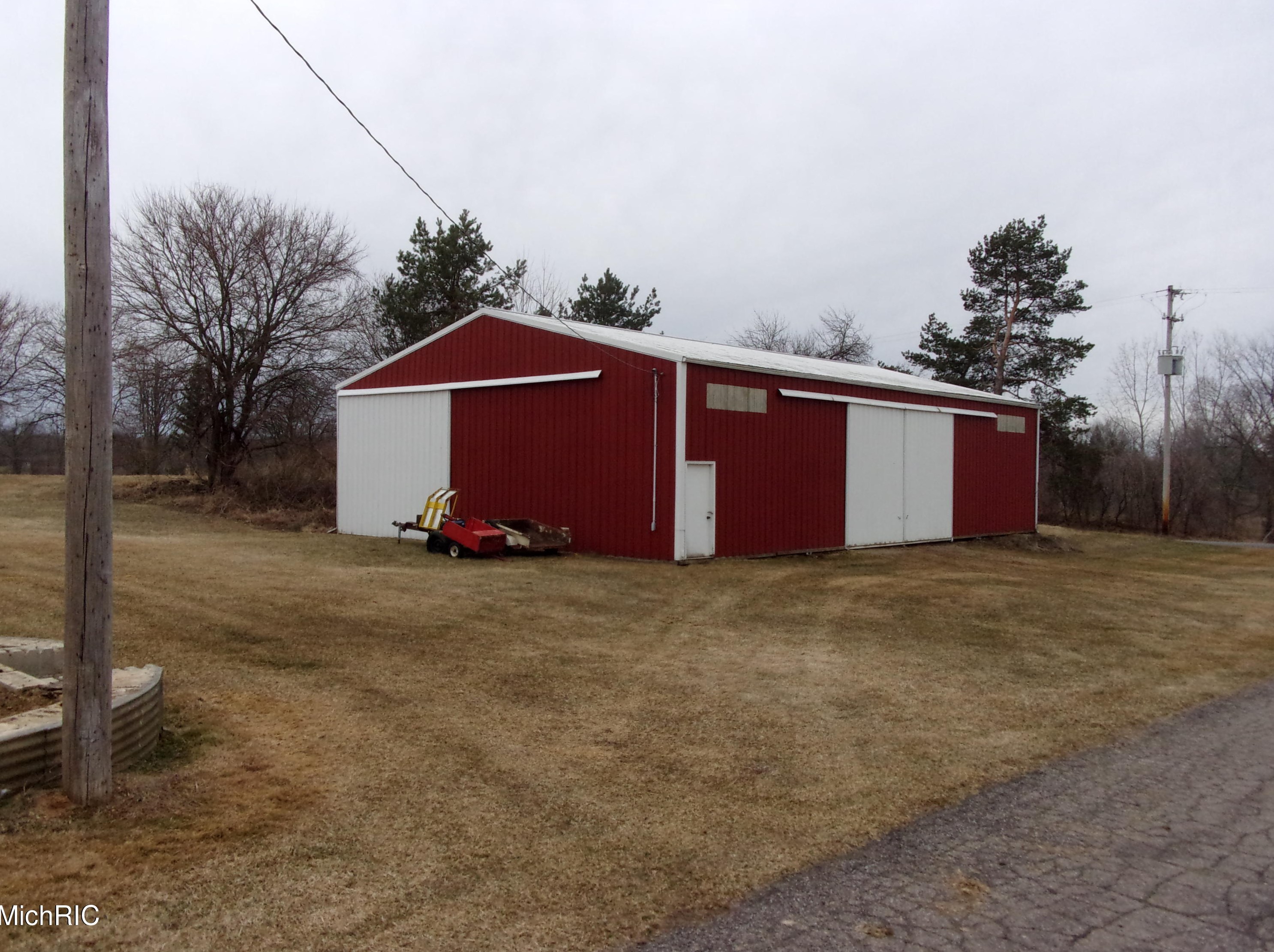 18745 Manitou Rd, Addison, MI 49220-9418