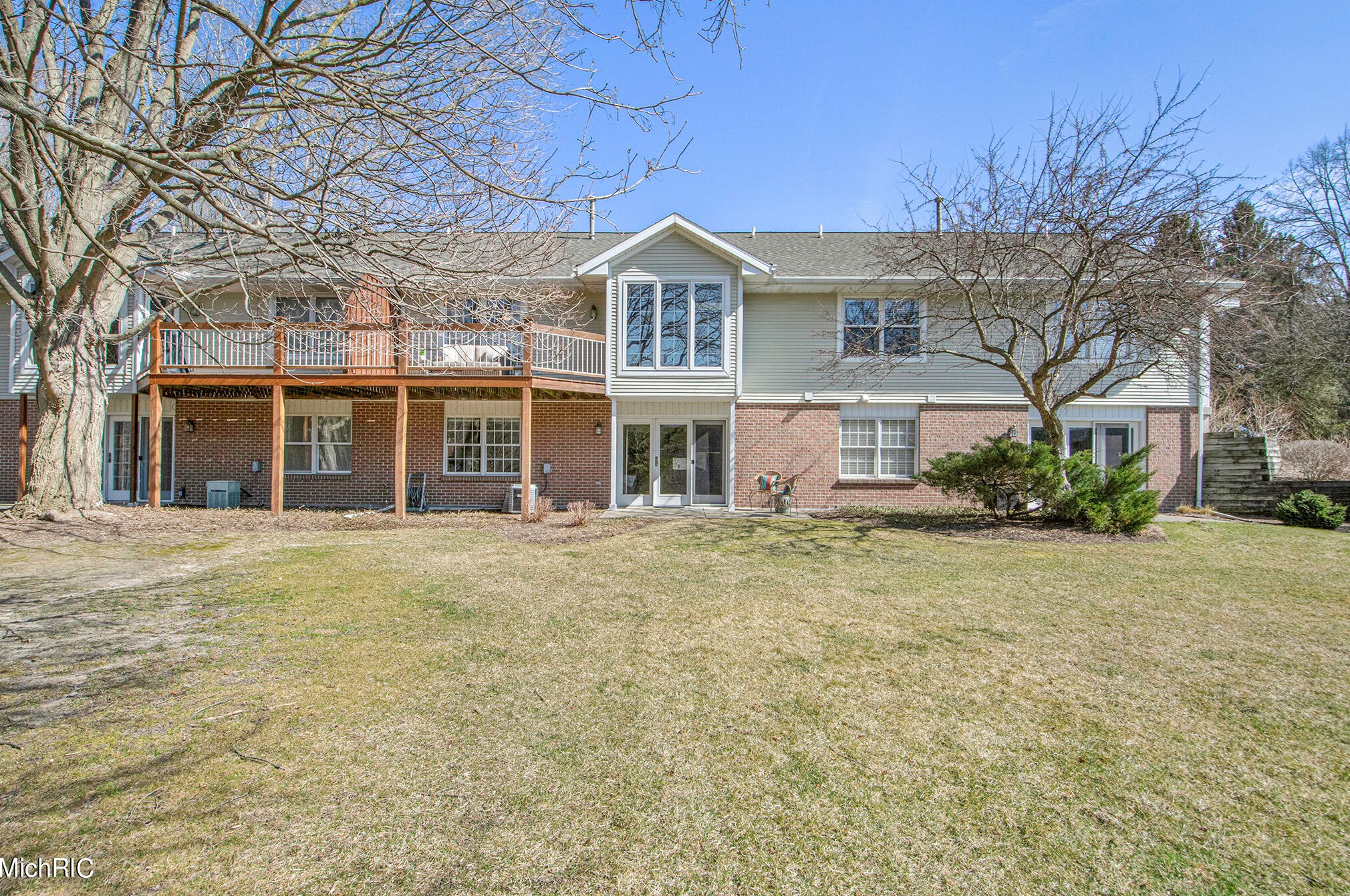 35 Seasons Way, Ada MI 49301-9008 exterior