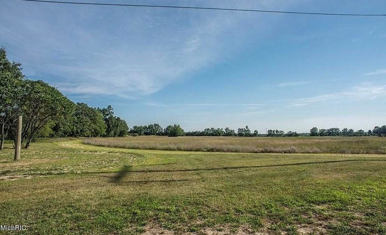 108 131st Ave, Wayland, MI 49348-9519