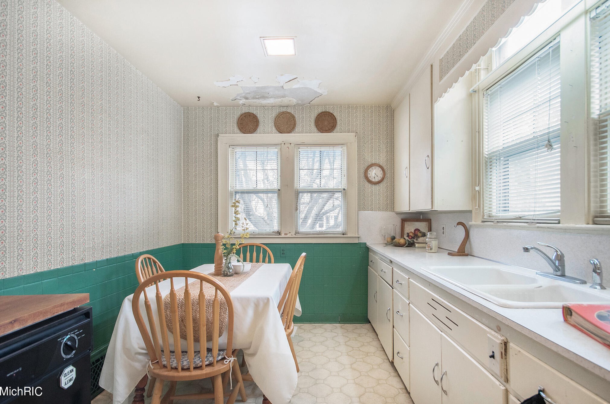 1401 Fremont Ave, Grand Rapids MI 49504-3017 exterior