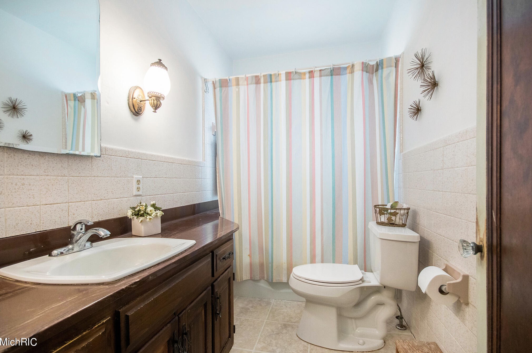 1401 Fremont Ave, Grand Rapids MI 49504-3017 exterior