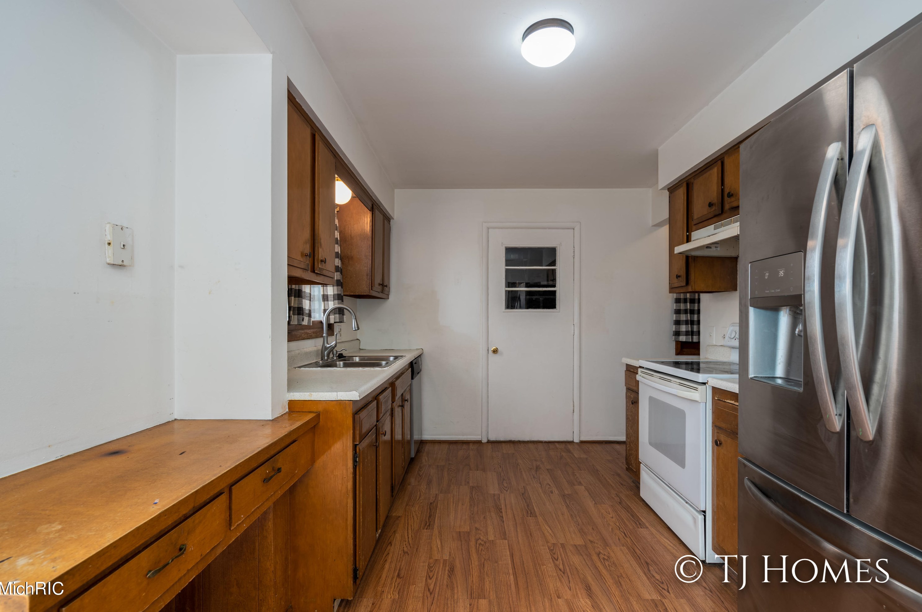 4466 Marshall Ave, Grand Rapids, MI 49508-7546