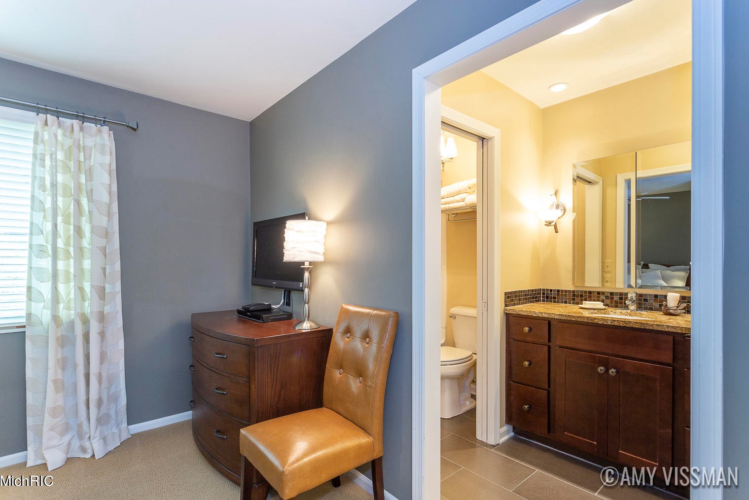 2335 Radcliff Vlg Dr, Grand Rapids MI 49546-5758 exterior