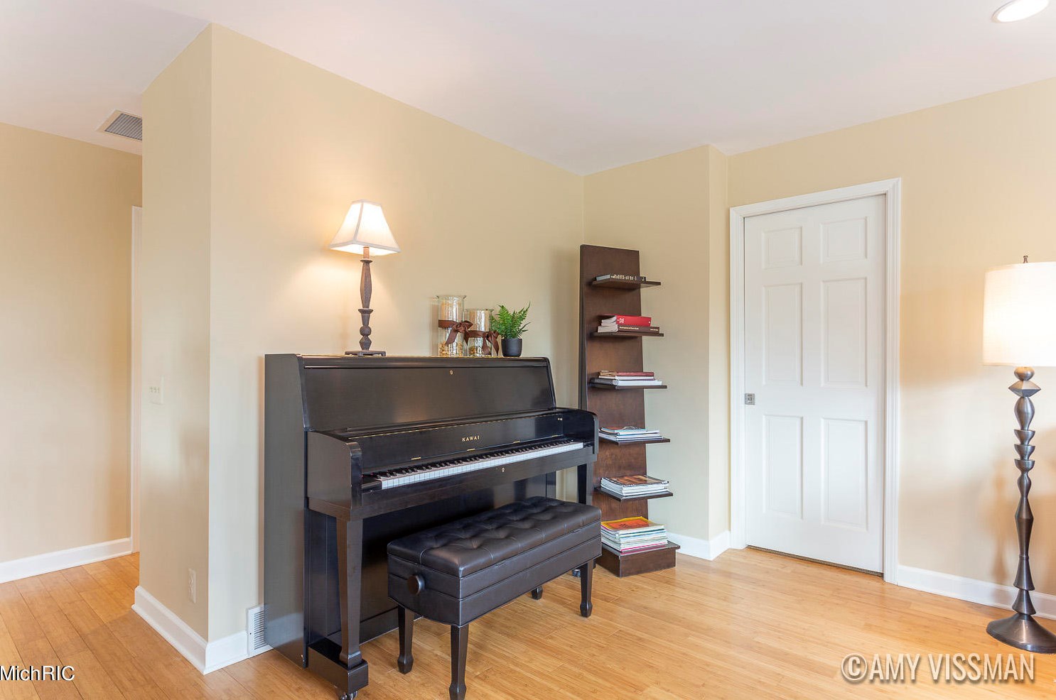 2335 Radcliff Vlg Dr, Grand Rapids MI 49546-5758 exterior