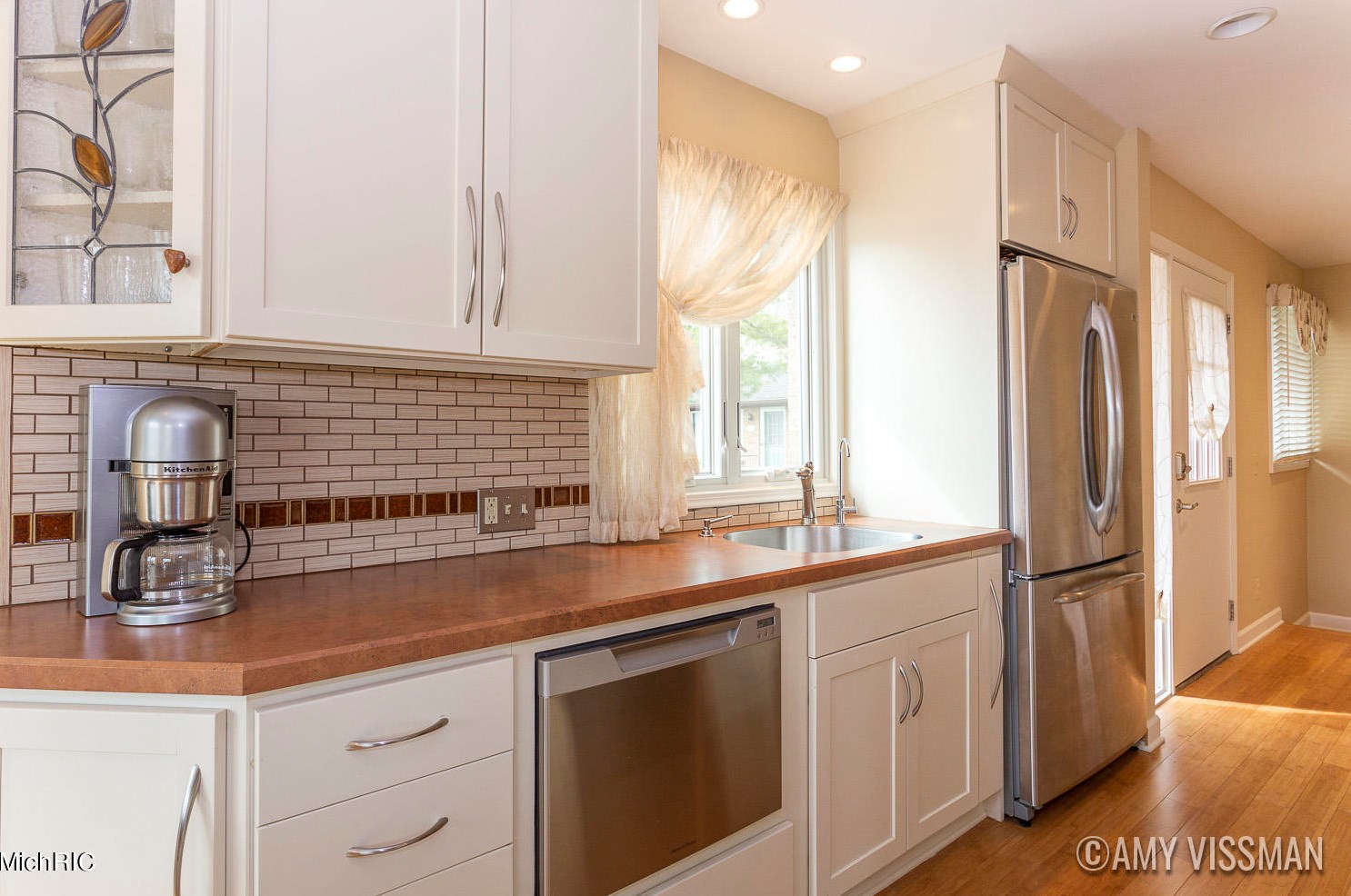 2335 Radcliff Vlg Dr, Grand Rapids MI 49546-5758 exterior