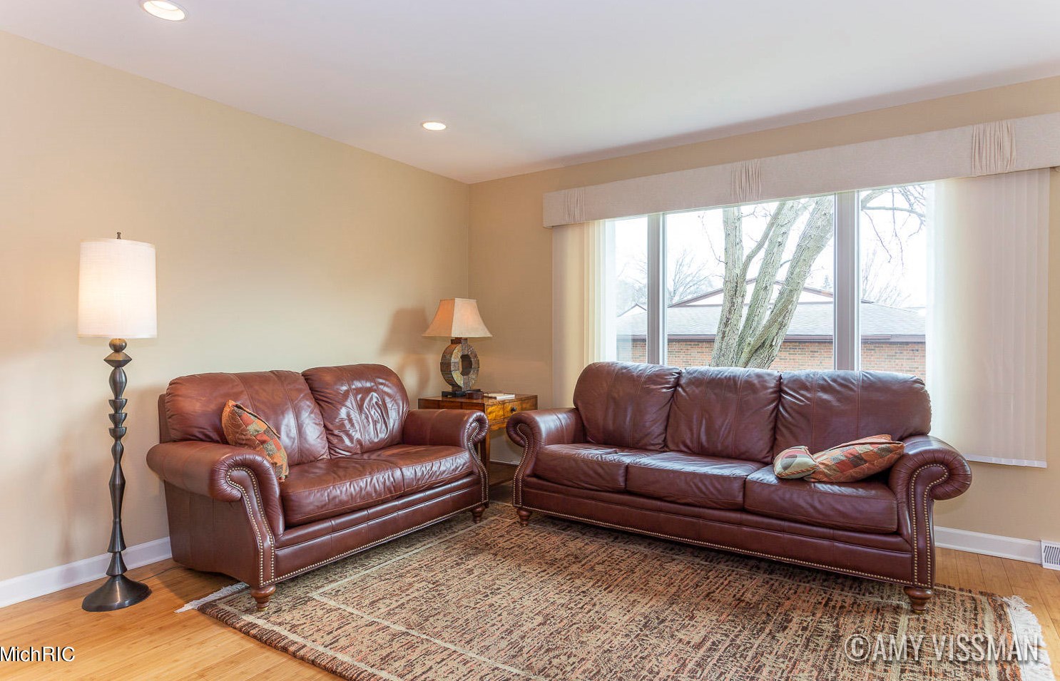 2335 Radcliff Vlg Dr, Grand Rapids MI 49546-5758 exterior