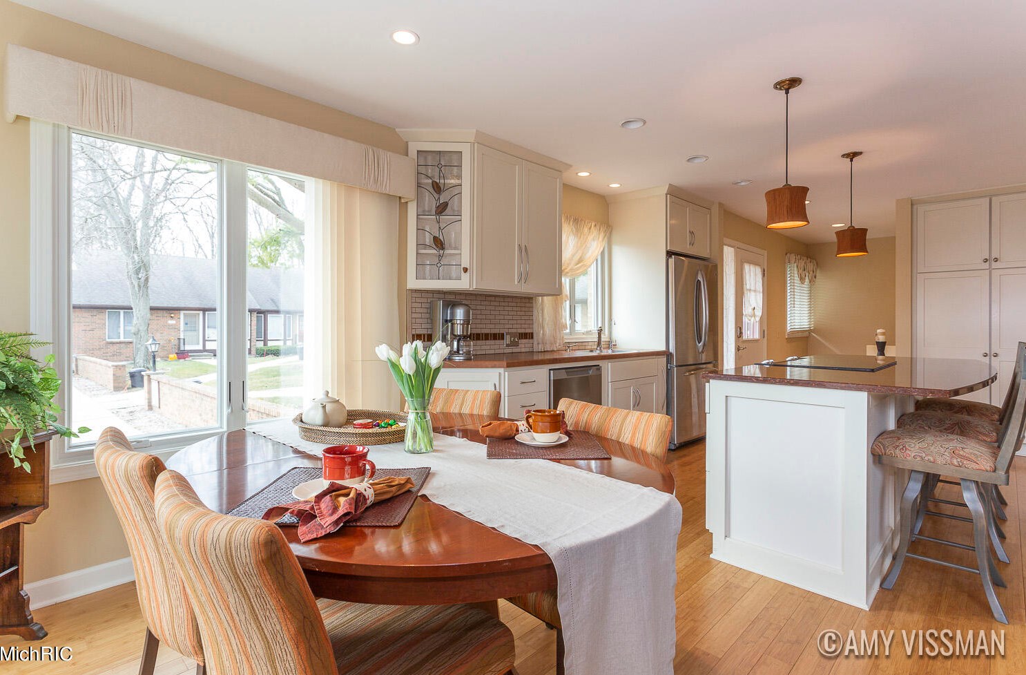 2335 Radcliff Vlg Dr, Grand Rapids MI 49546-5758 exterior