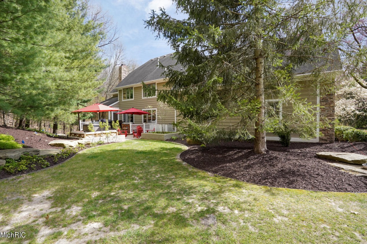 4655 Catamount Trl, Ada MI 49301-8658 exterior