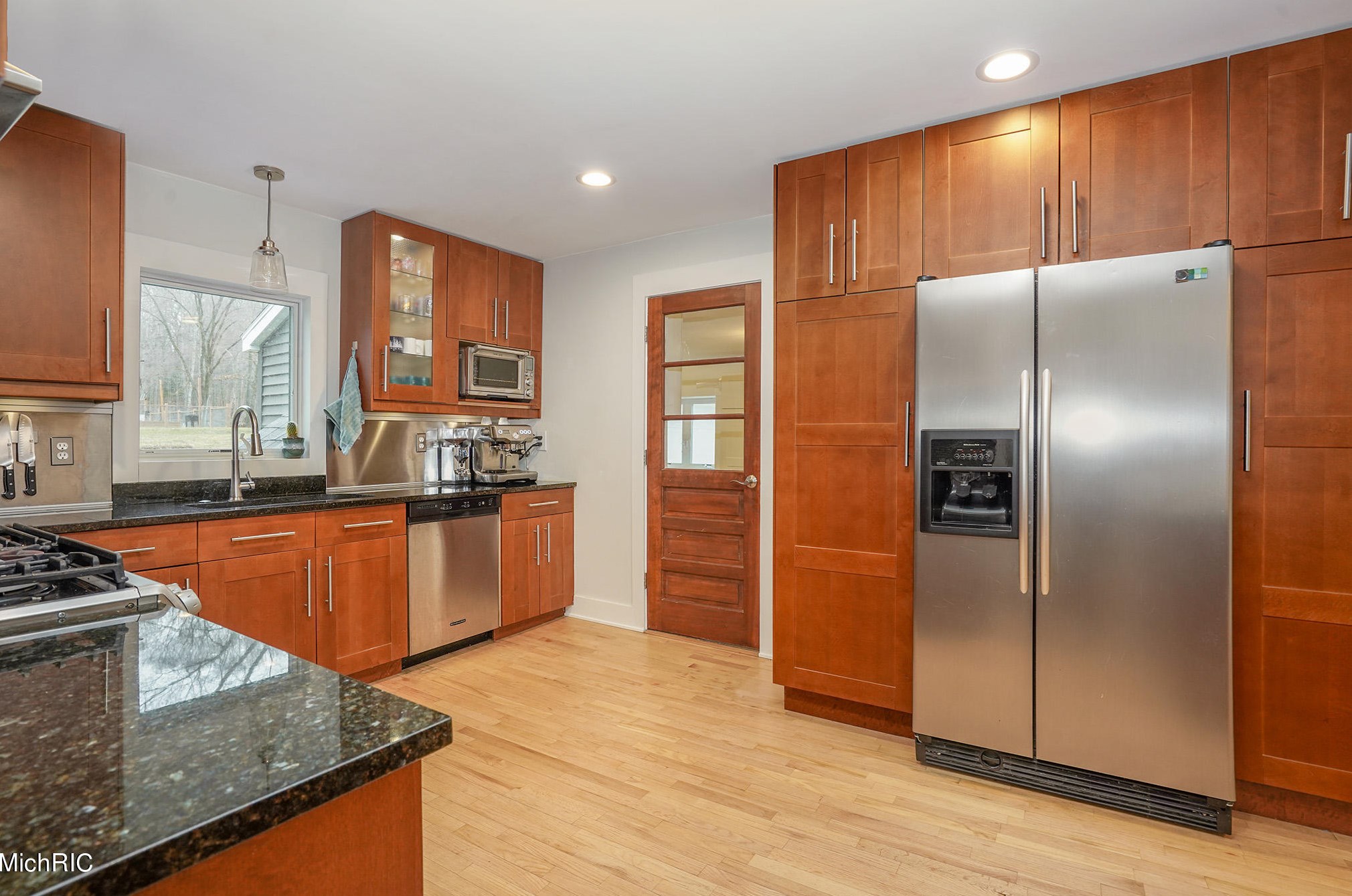 8619 Fulton St, Ada MI 49301-9044 exterior