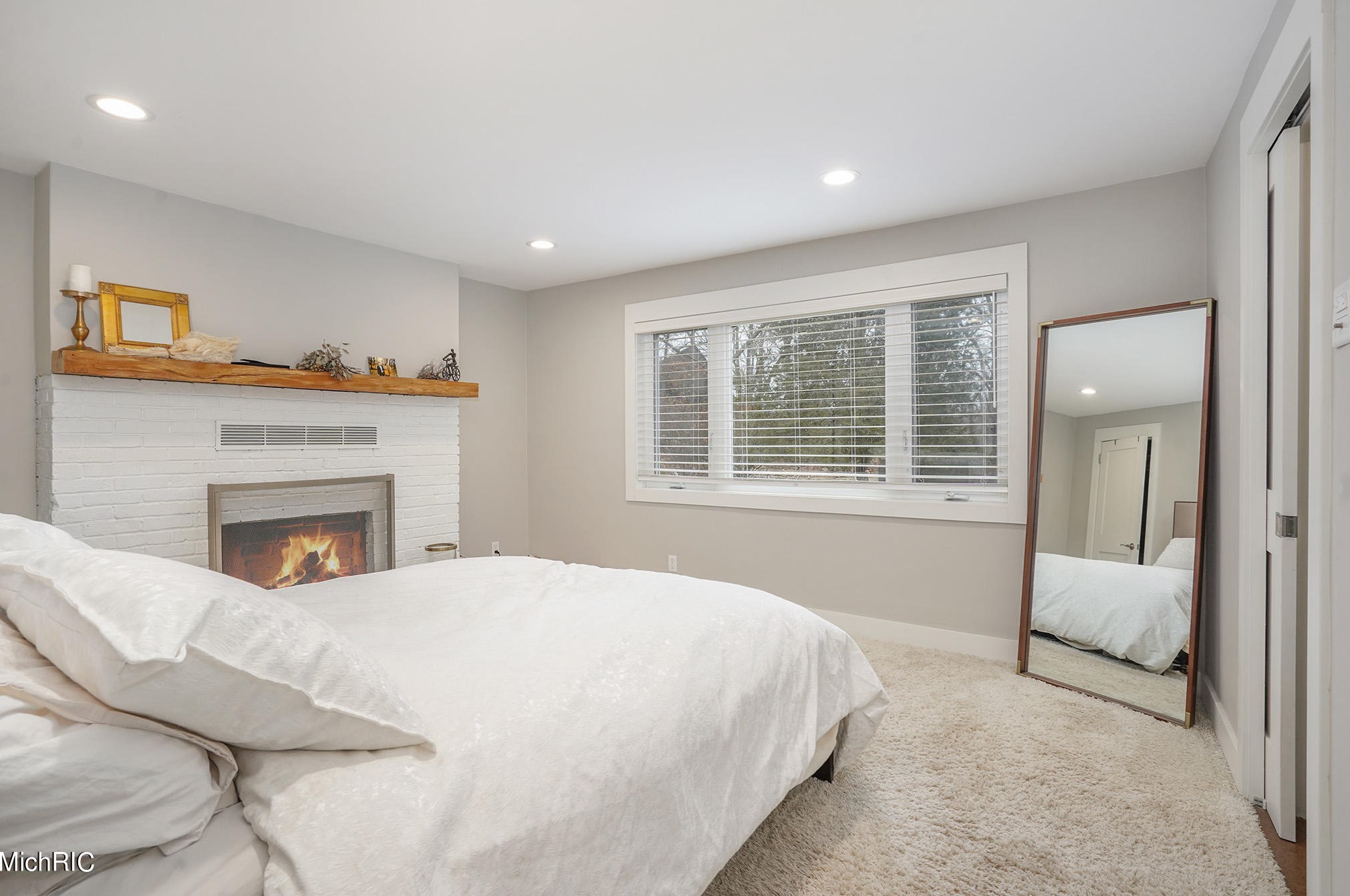 8619 Fulton St, Ada MI 49301-9044 exterior