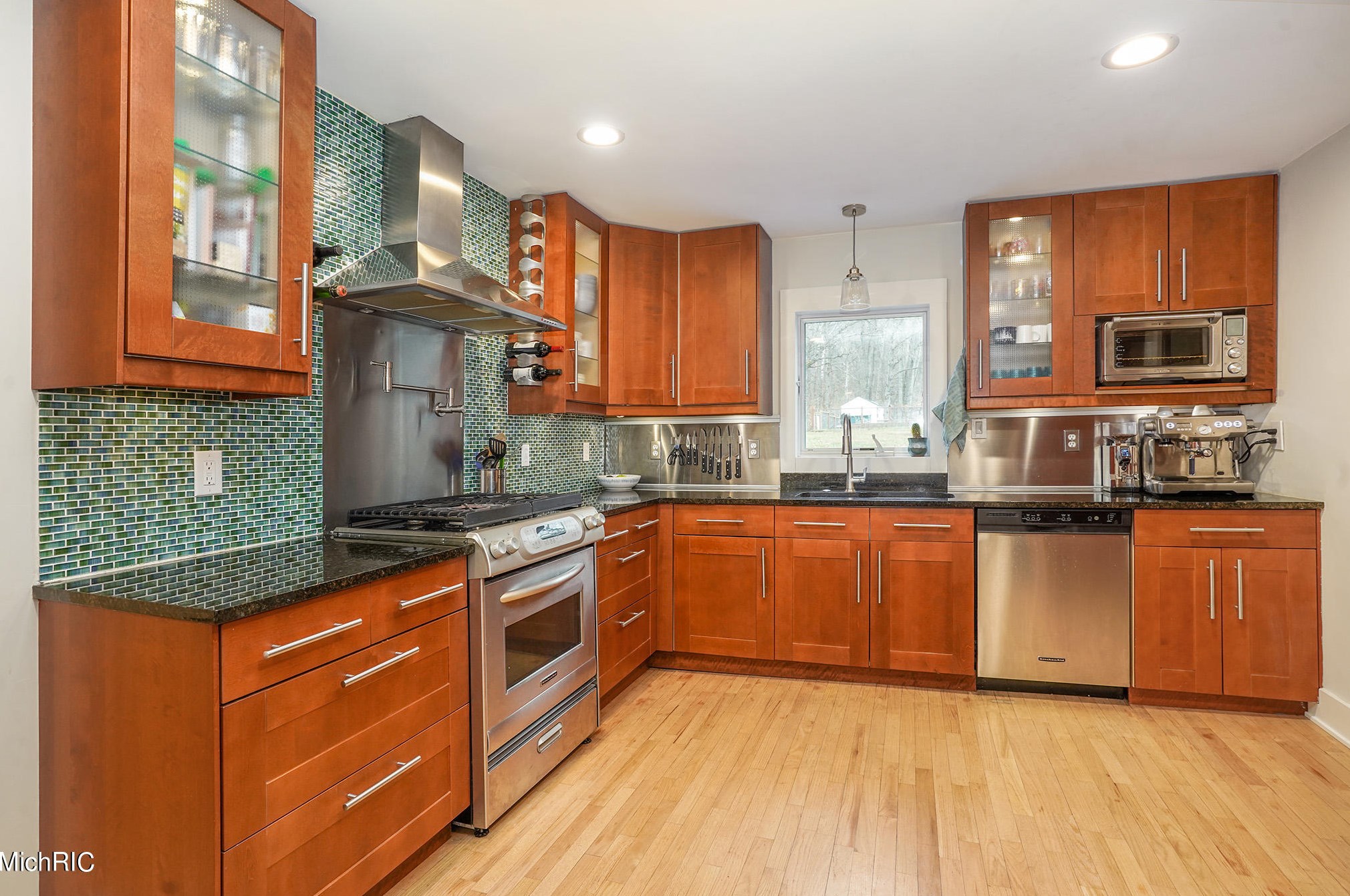 8619 Fulton St, Ada MI 49301-9044 exterior