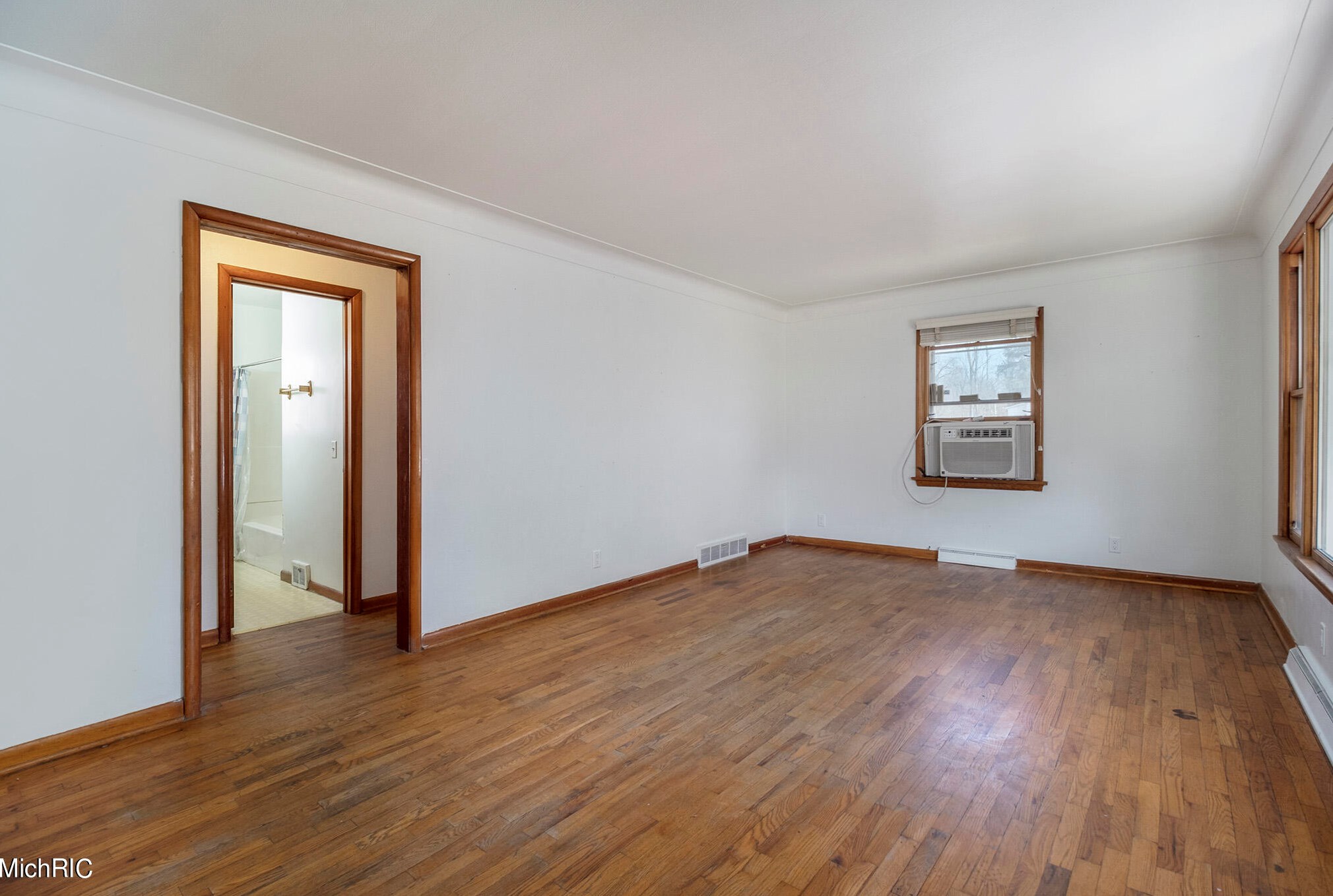 1409 E Milham Ave, Kalamazoo, MI 49002