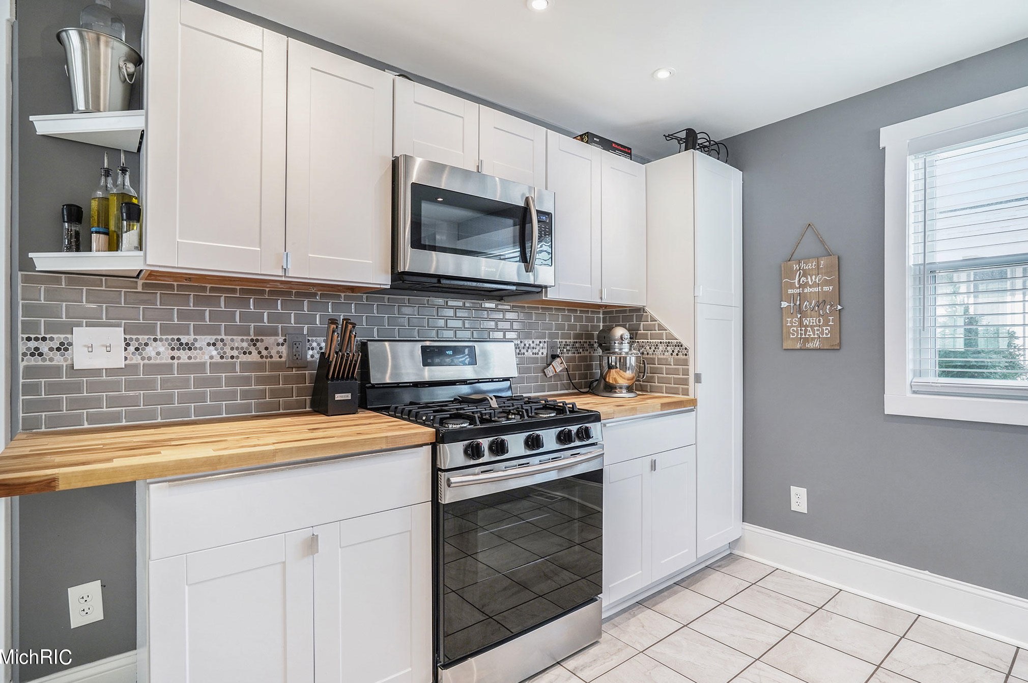 1234 Prospect Ave, Grand Rapids MI 49507-1704 exterior