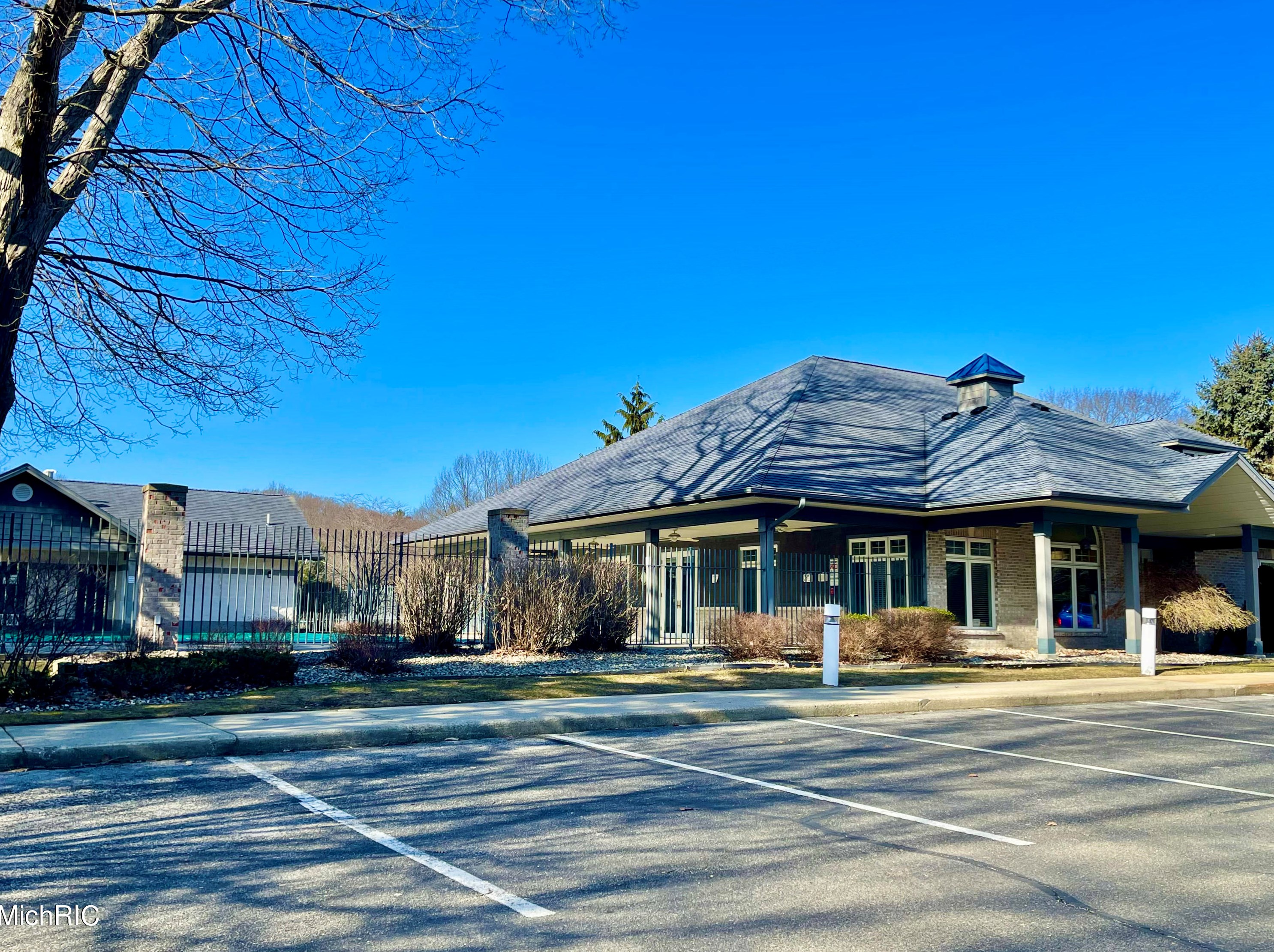 18372 Ridge Ct, Spring Lake MI  49456-8928 exterior