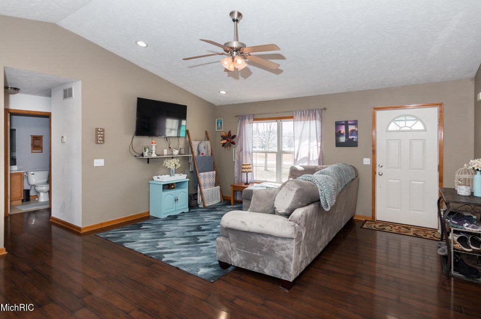 50713 Brachetto St, Paw Paw, MI 49079-1879