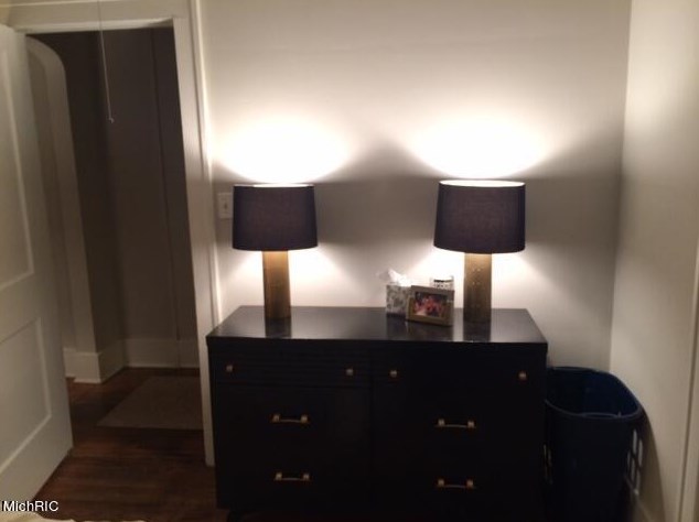 736 Cherry St, Grand Rapids MI 49503-5814 exterior