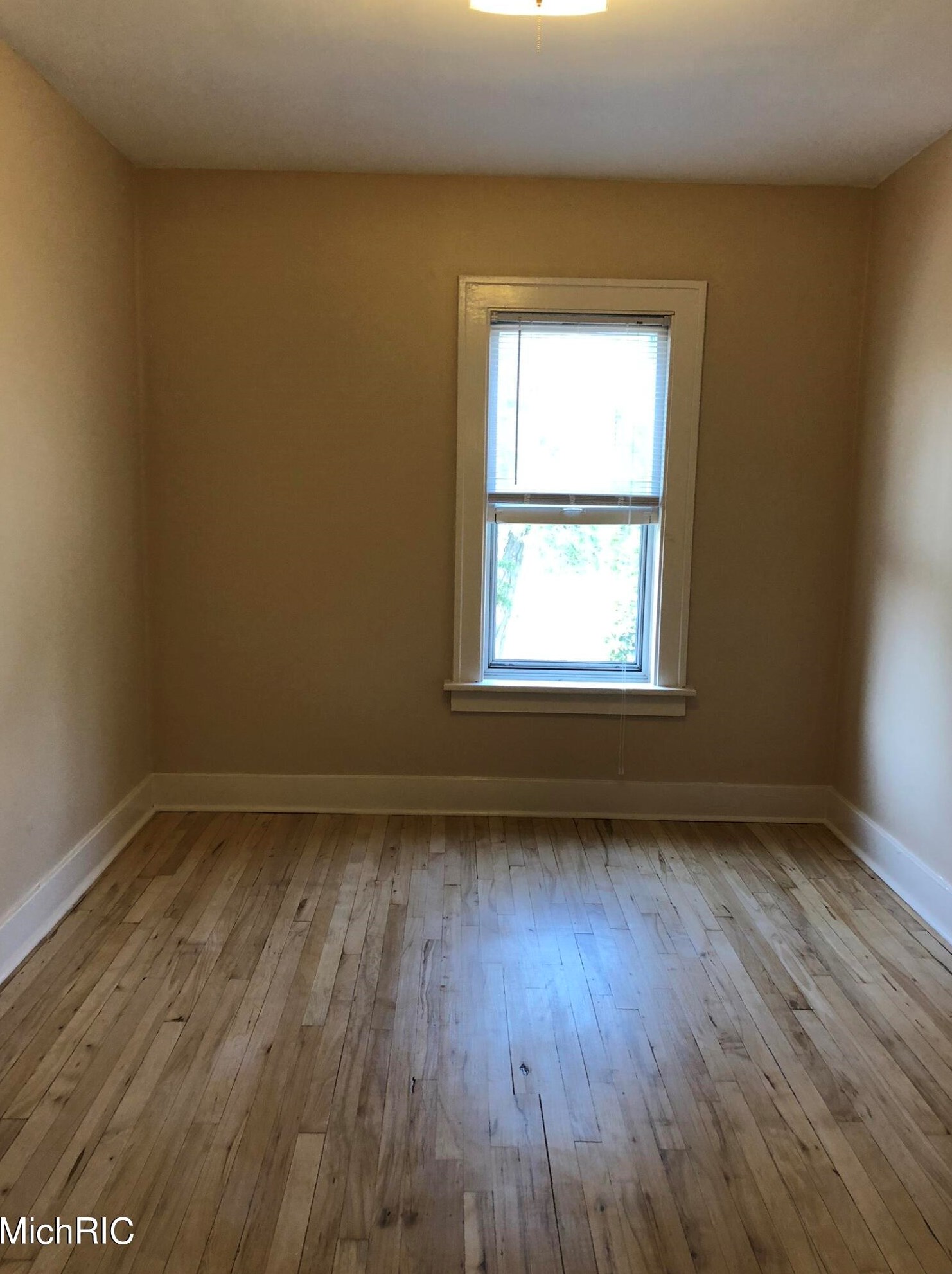 736 Cherry St, Grand Rapids MI 49503-5814 exterior