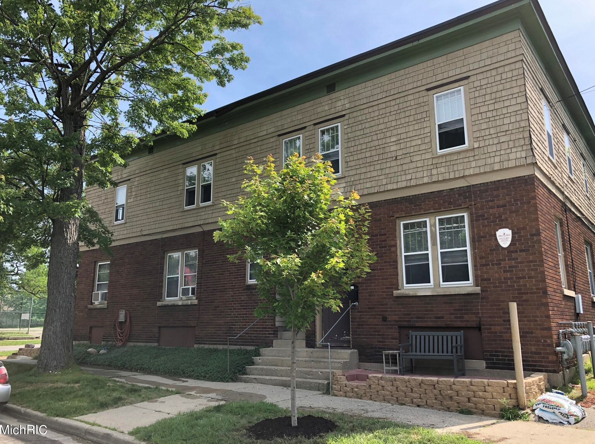 736 Cherry St, Grand Rapids MI  49503-5814 exterior