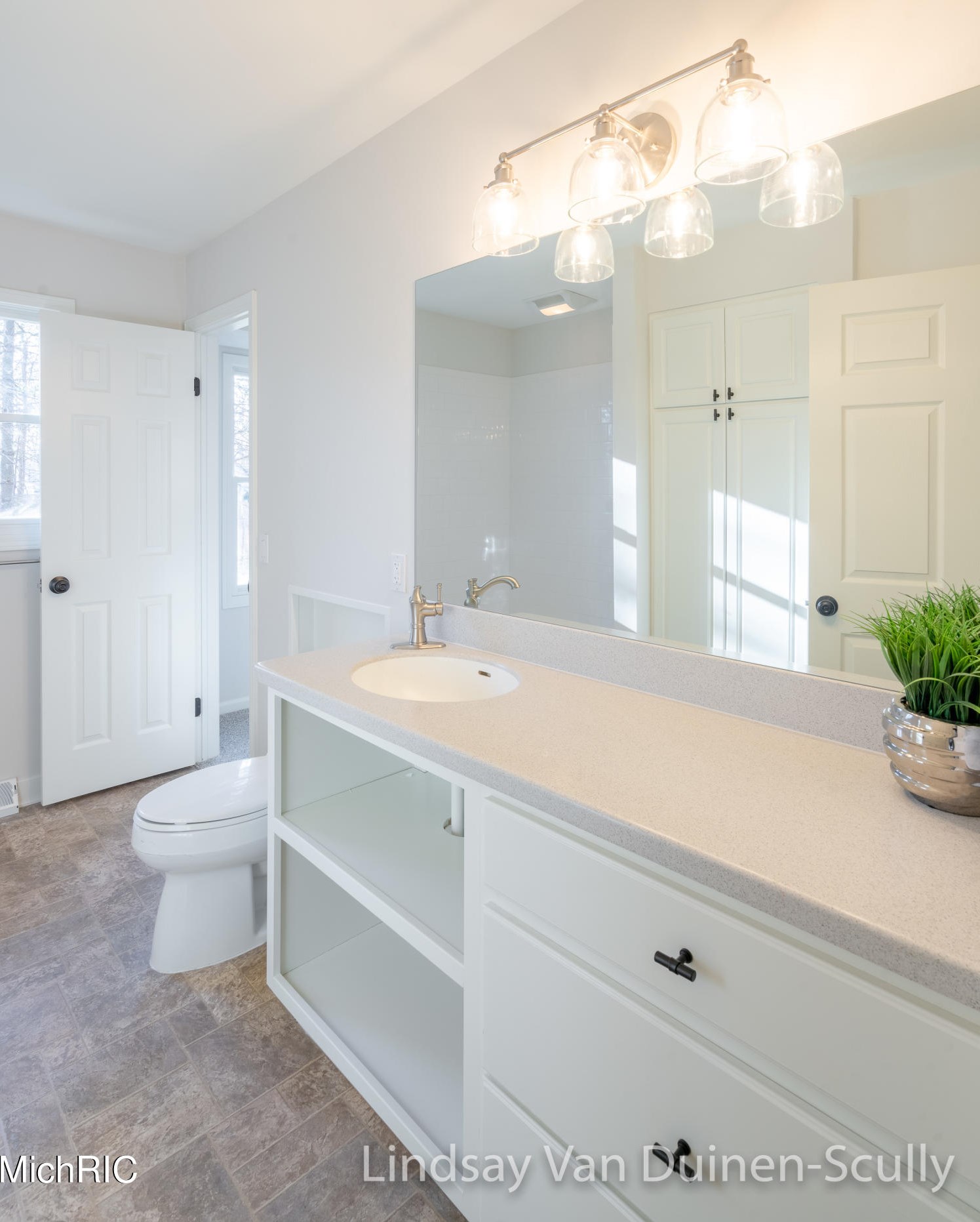 4638 Terry Dr, Grand Rapids MI 49512-5321 exterior