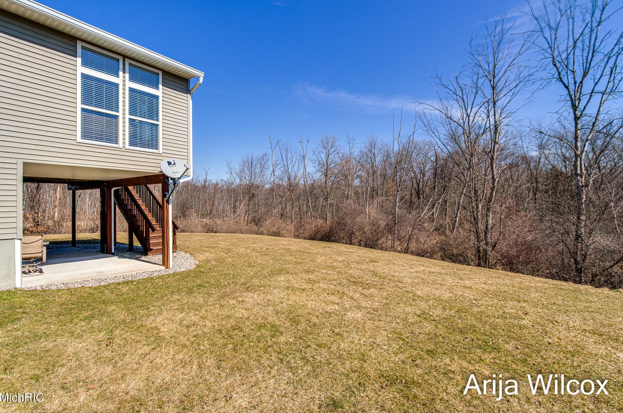 1289 Dogwood Mdw Dr, Ada MI 49301-9436 exterior