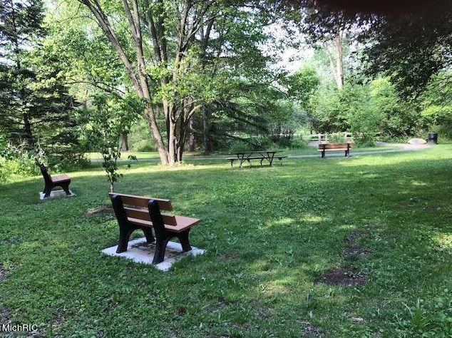 1289 Dogwood Mdw Dr, Ada MI 49301-9436 exterior