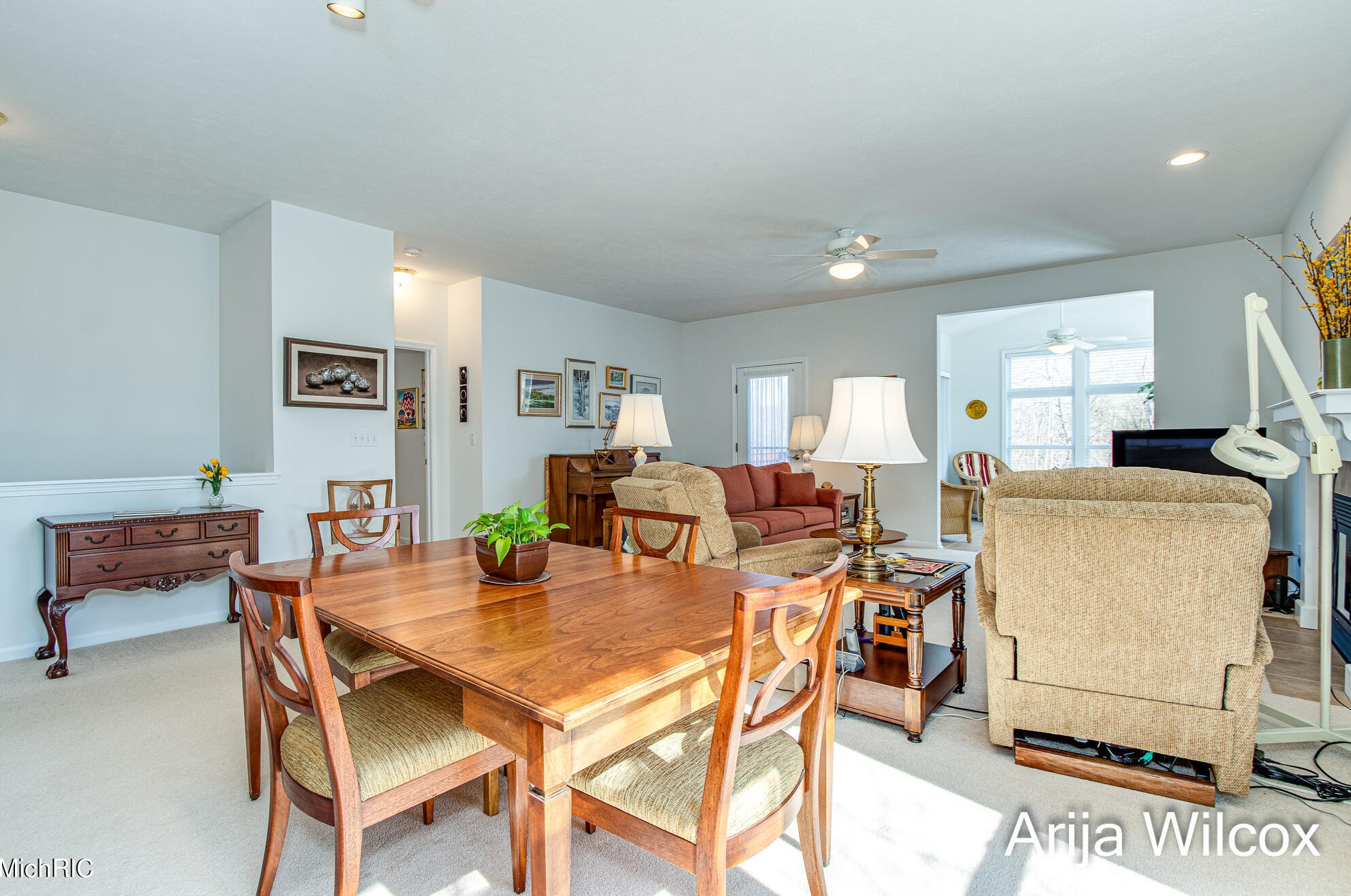 1289 Dogwood Mdw Dr, Ada MI 49301-9436 exterior