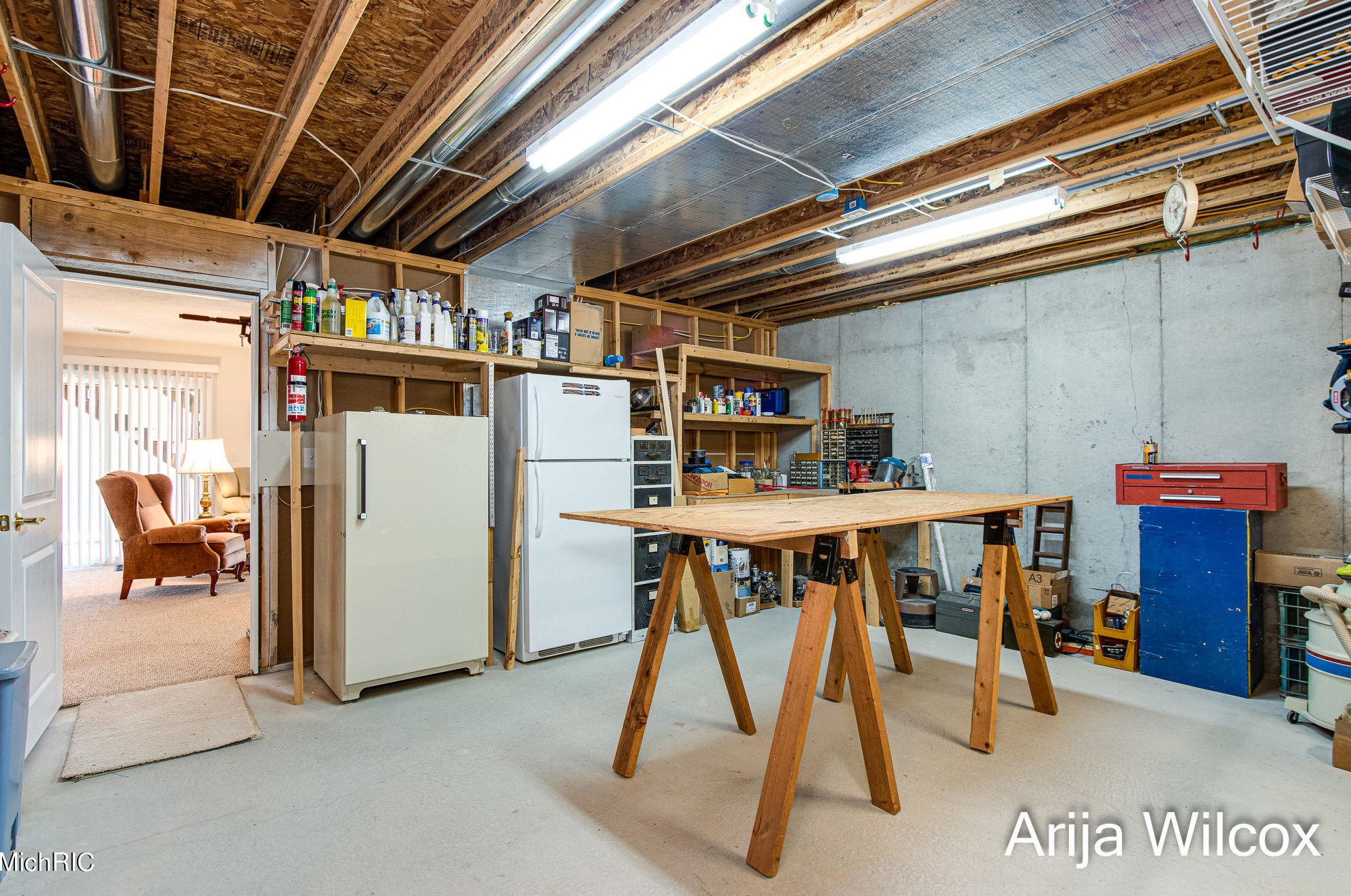 1289 Dogwood Mdw Dr, Ada MI 49301-9436 exterior