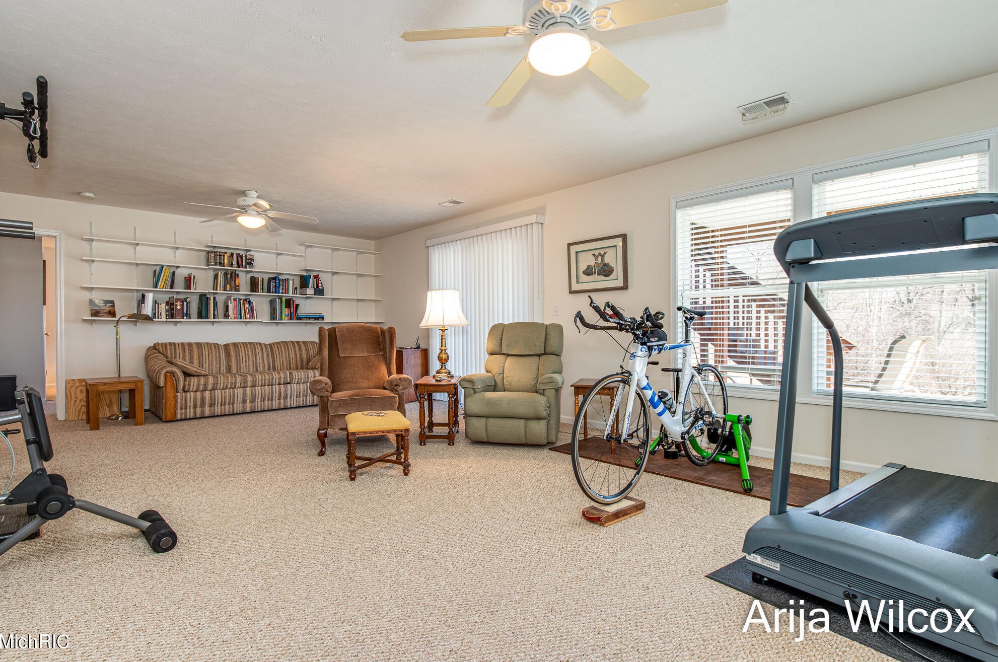 1289 Dogwood Mdw Dr, Ada MI 49301-9436 exterior