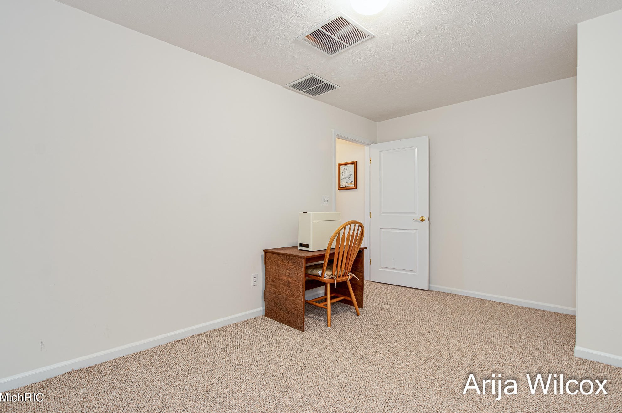 1289 Dogwood Mdw Dr, Ada MI 49301-9436 exterior