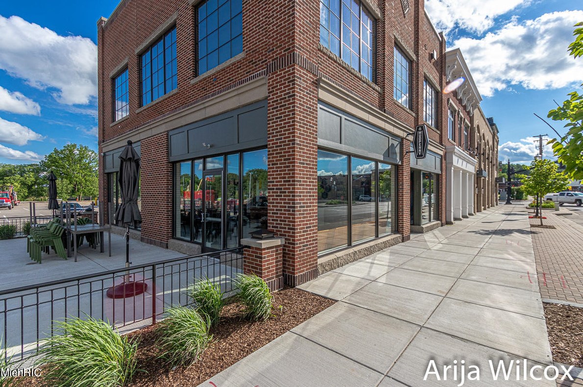 1289 Dogwood Mdw Dr, Ada MI 49301-9436 exterior