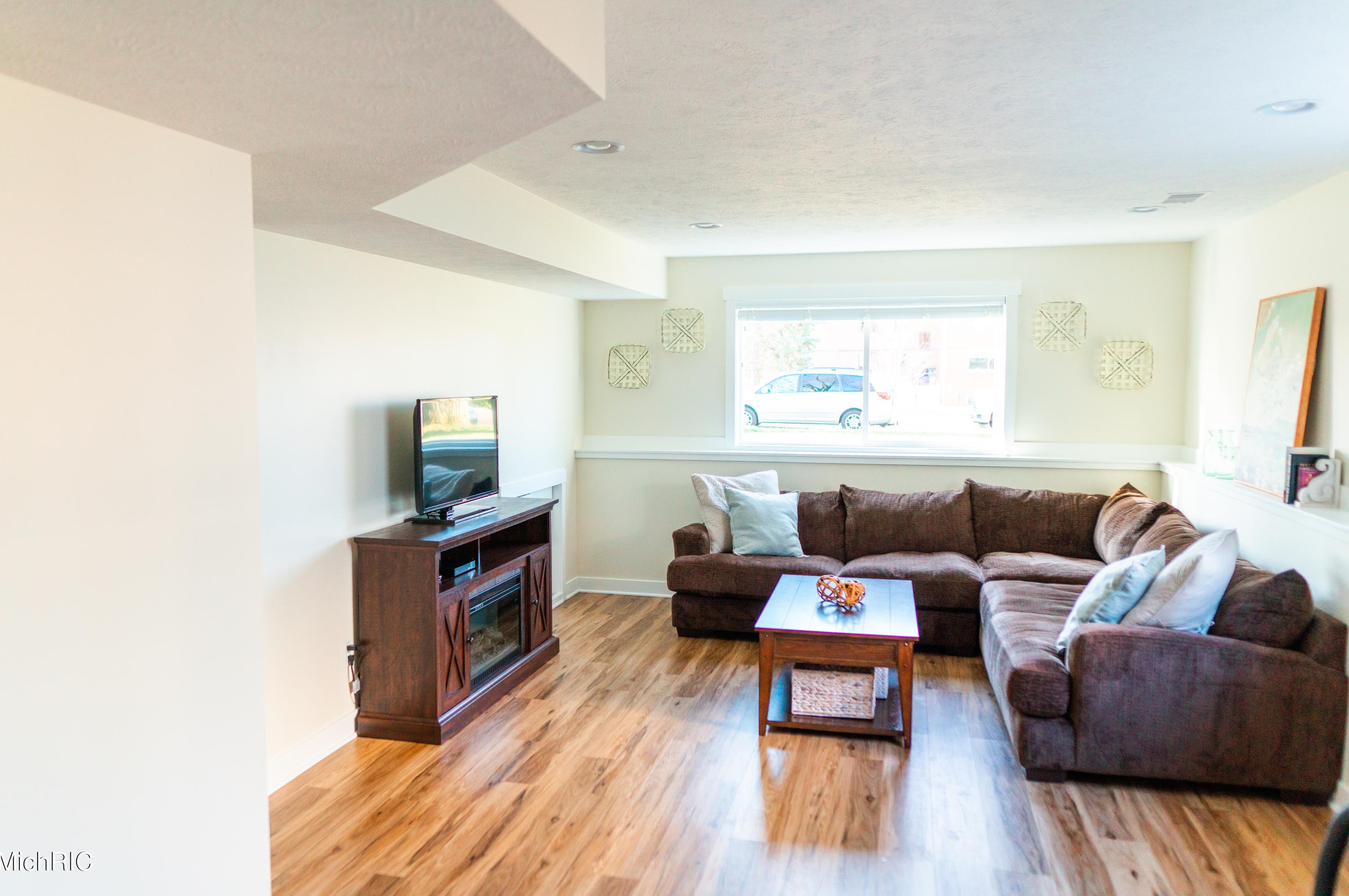 1231 Bradford St, Grand Rapids MI  49503-1313 exterior