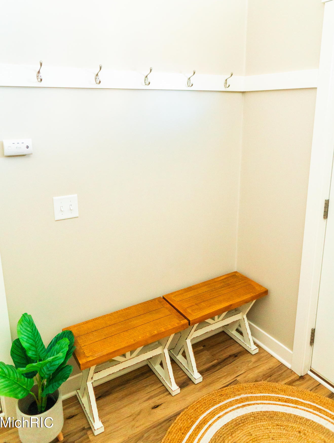 1231 Bradford St, Grand Rapids MI  49503-1313 exterior