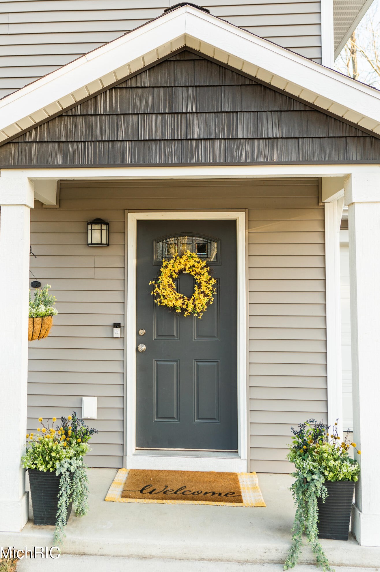 1231 Bradford St, Grand Rapids MI  49503-1313 exterior