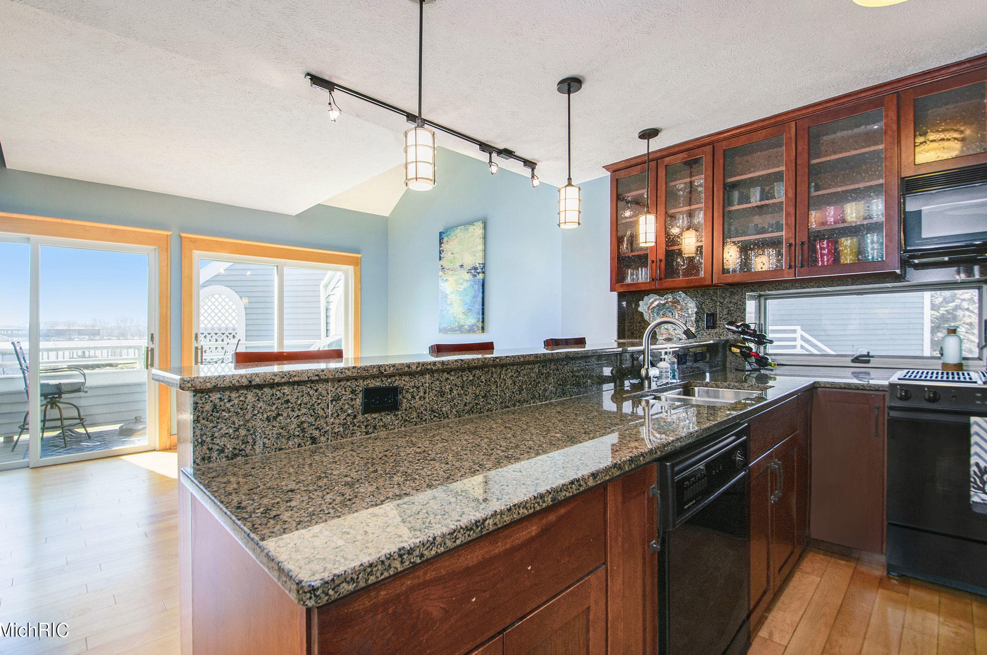 108 Millpoint Dr, Spring Lake, MI 49456-1680