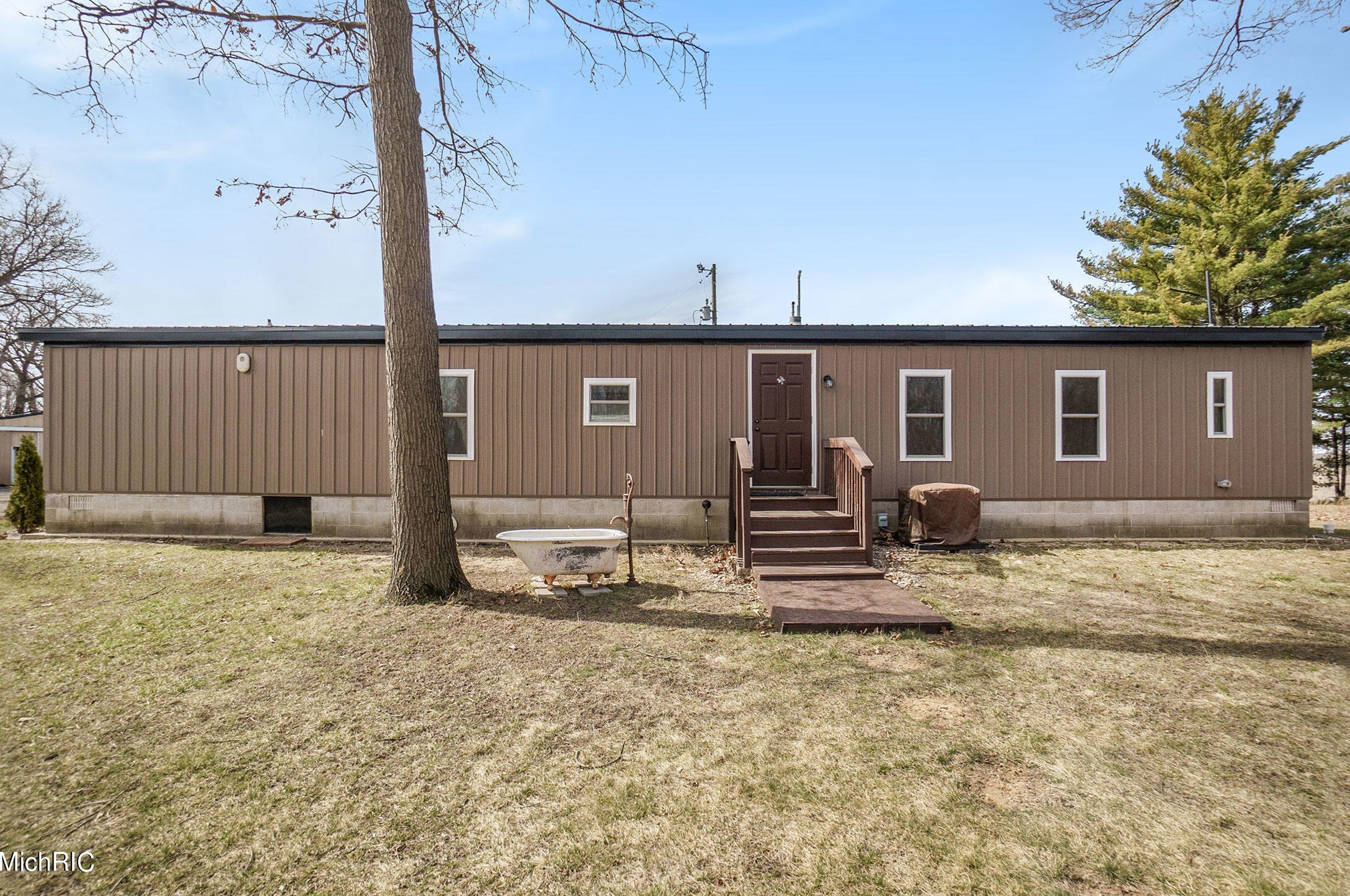 10025 Harvey St, Jones, MI 49061