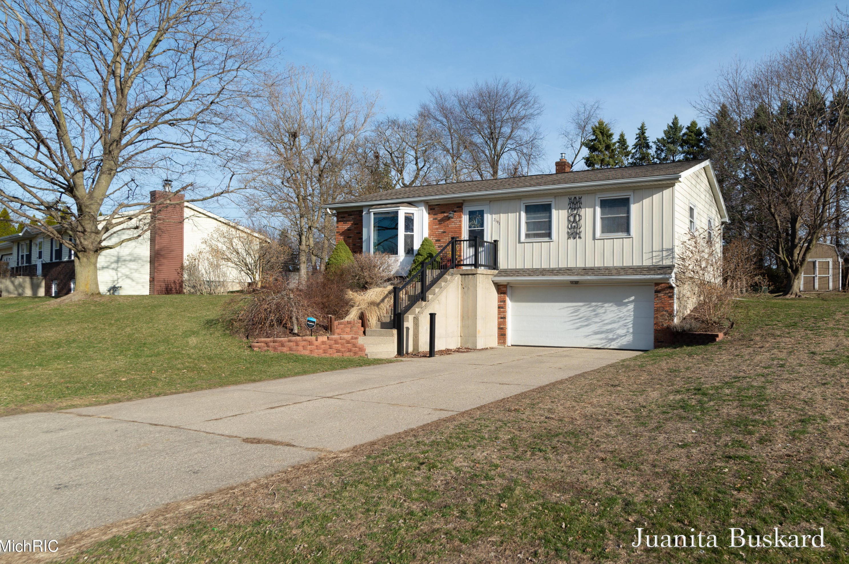 2191 Timberlane Dr, Jenison, MI 49428-8174