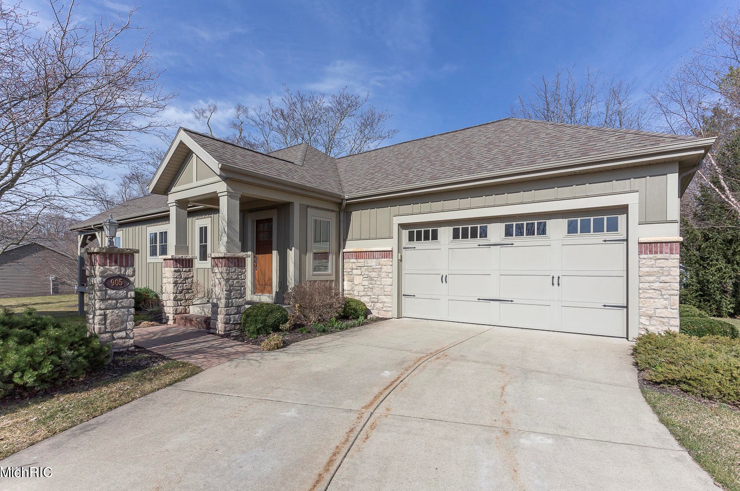 905 Allen Springs Ln #4, Jenison, MI 49428