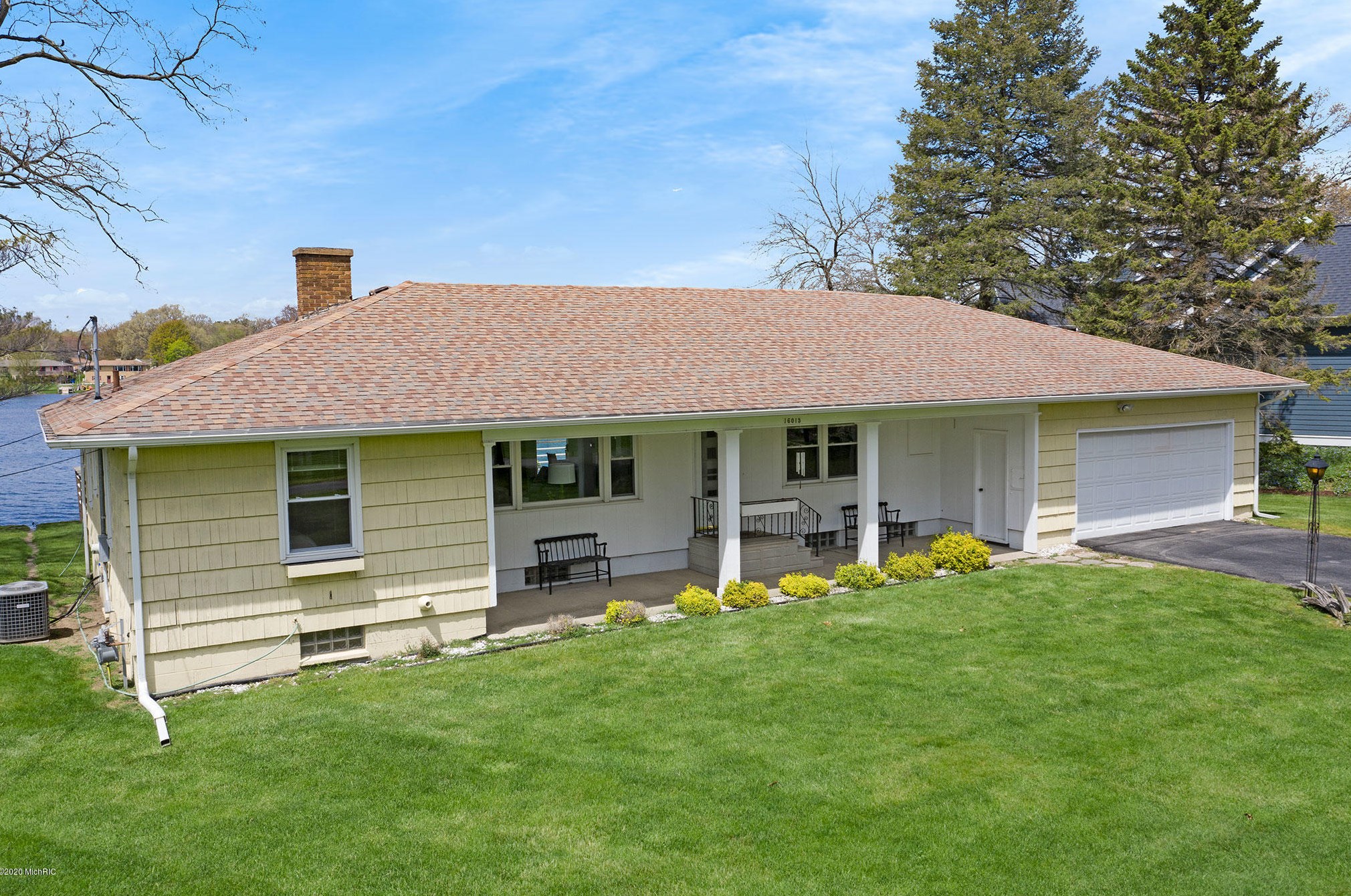 16015 Leonard Rd, Spring Lake, MI 49456