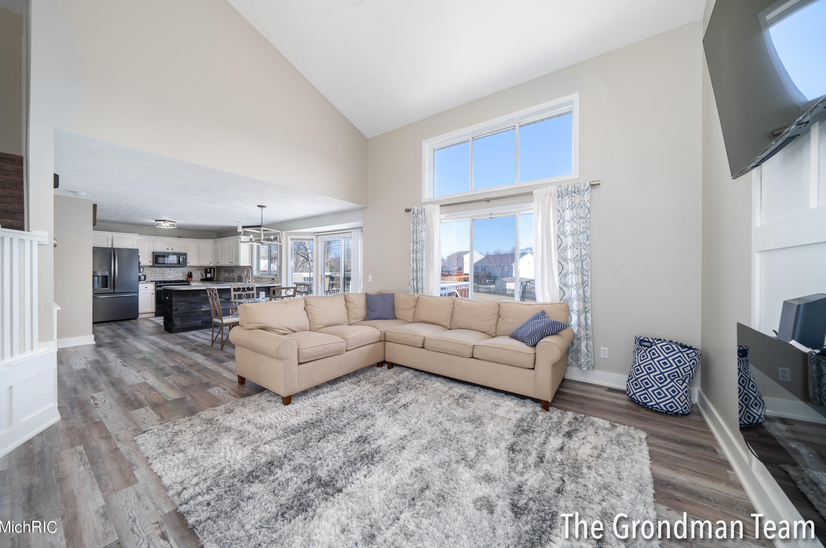 6654 Summer Shores Dr, Grand Rapids MI  49548-6993 exterior