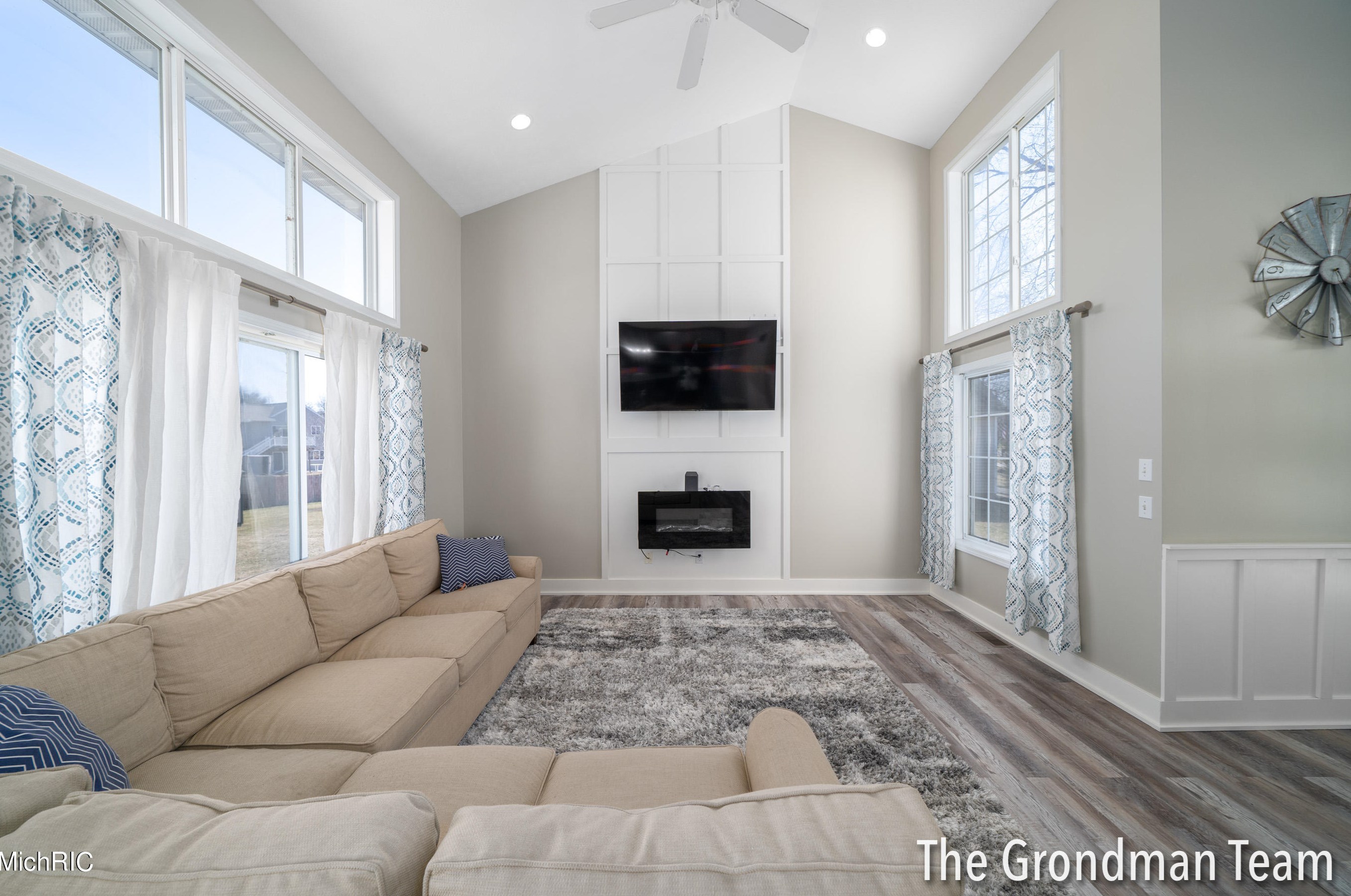 6654 Summer Shores Dr, Grand Rapids MI  49548-6993 exterior