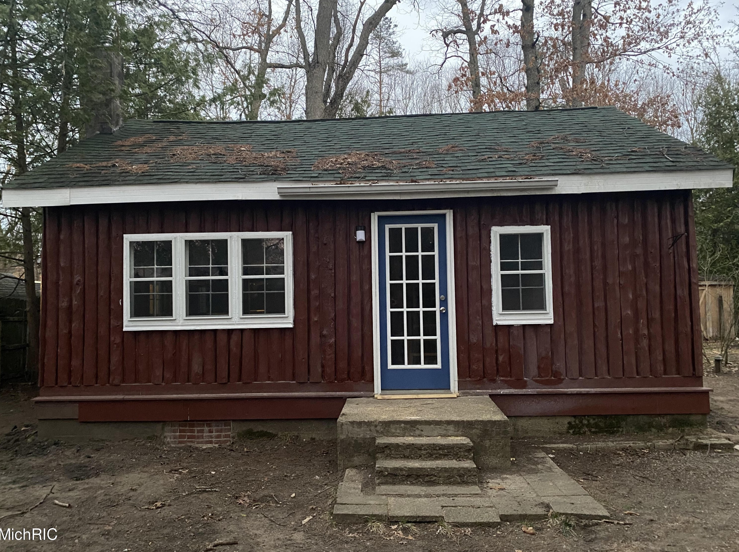 52493 35 1/2 St, Paw Paw, MI 49079-9647