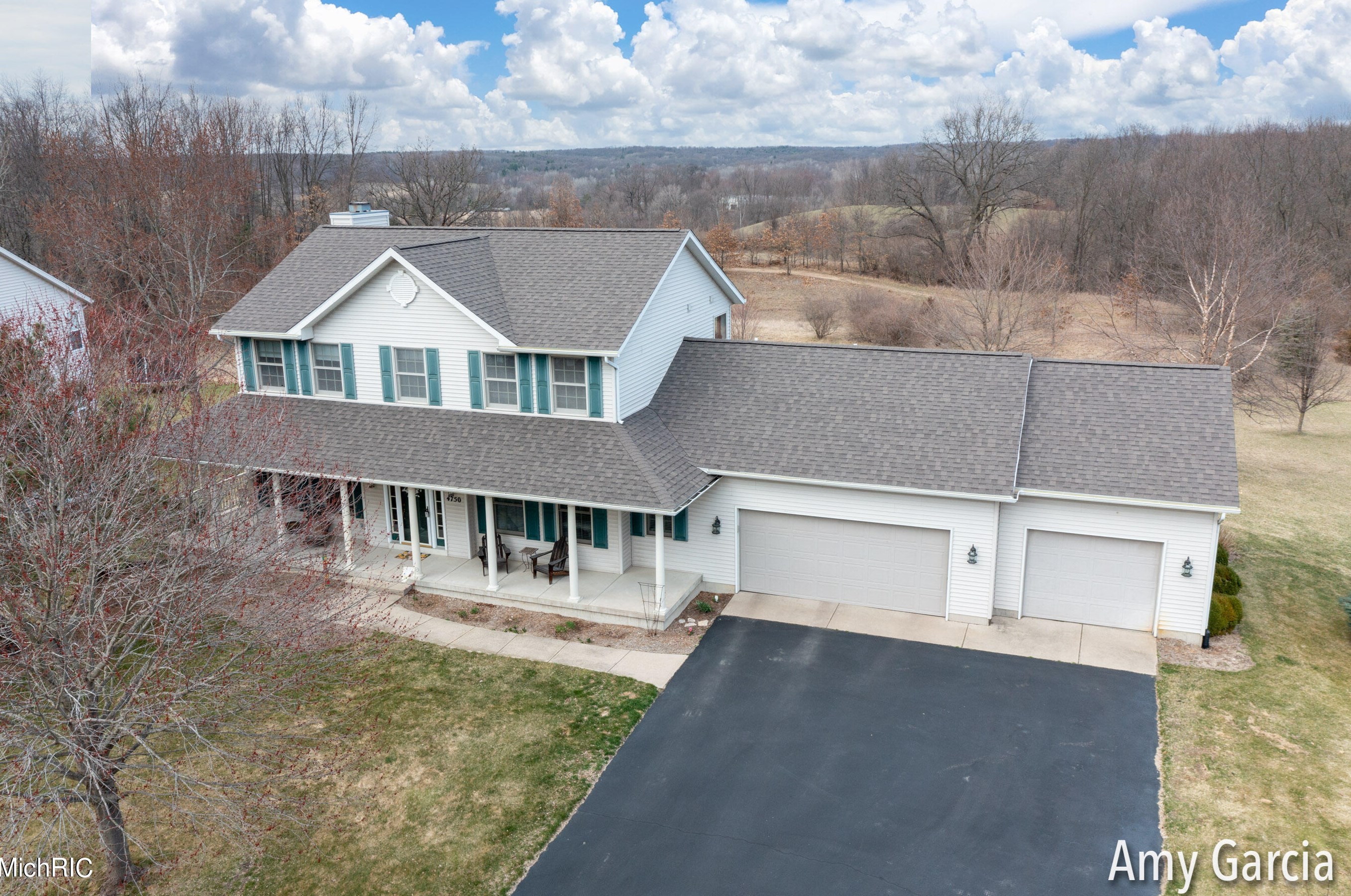 4750 Sunflower Ridge Dr, Ada, MI 49301-8618