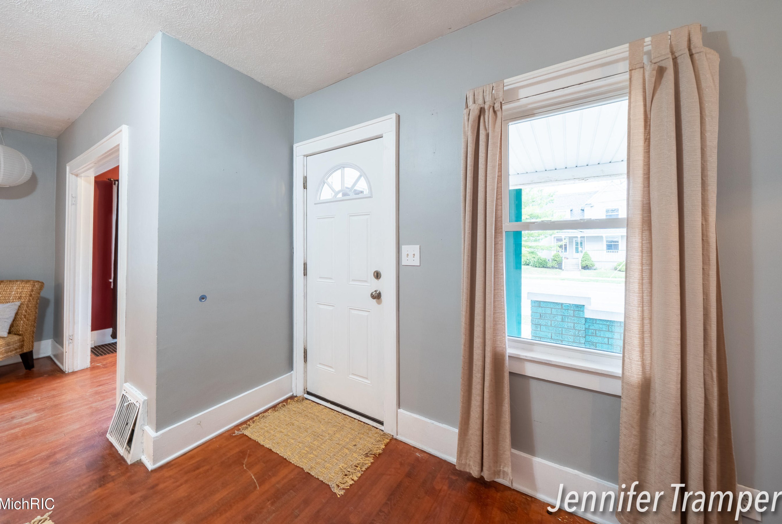 600 Leonard St, Grand Rapids MI  49503-1135 exterior