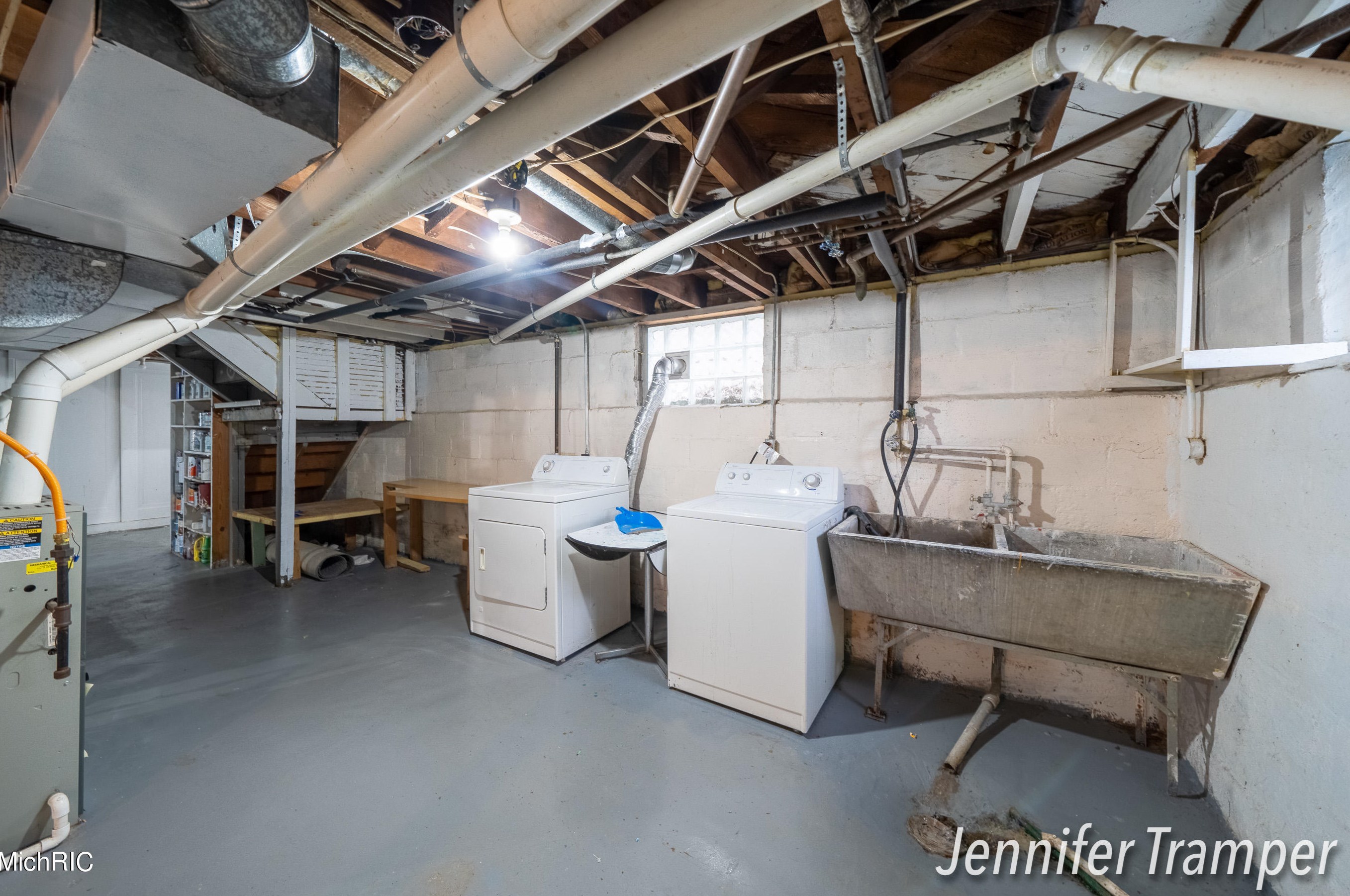 600 Leonard St, Grand Rapids MI  49503-1135 exterior