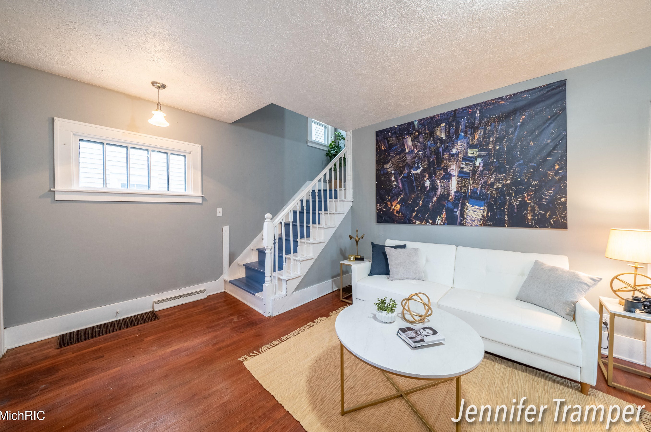 600 Leonard St, Grand Rapids MI  49503-1135 exterior